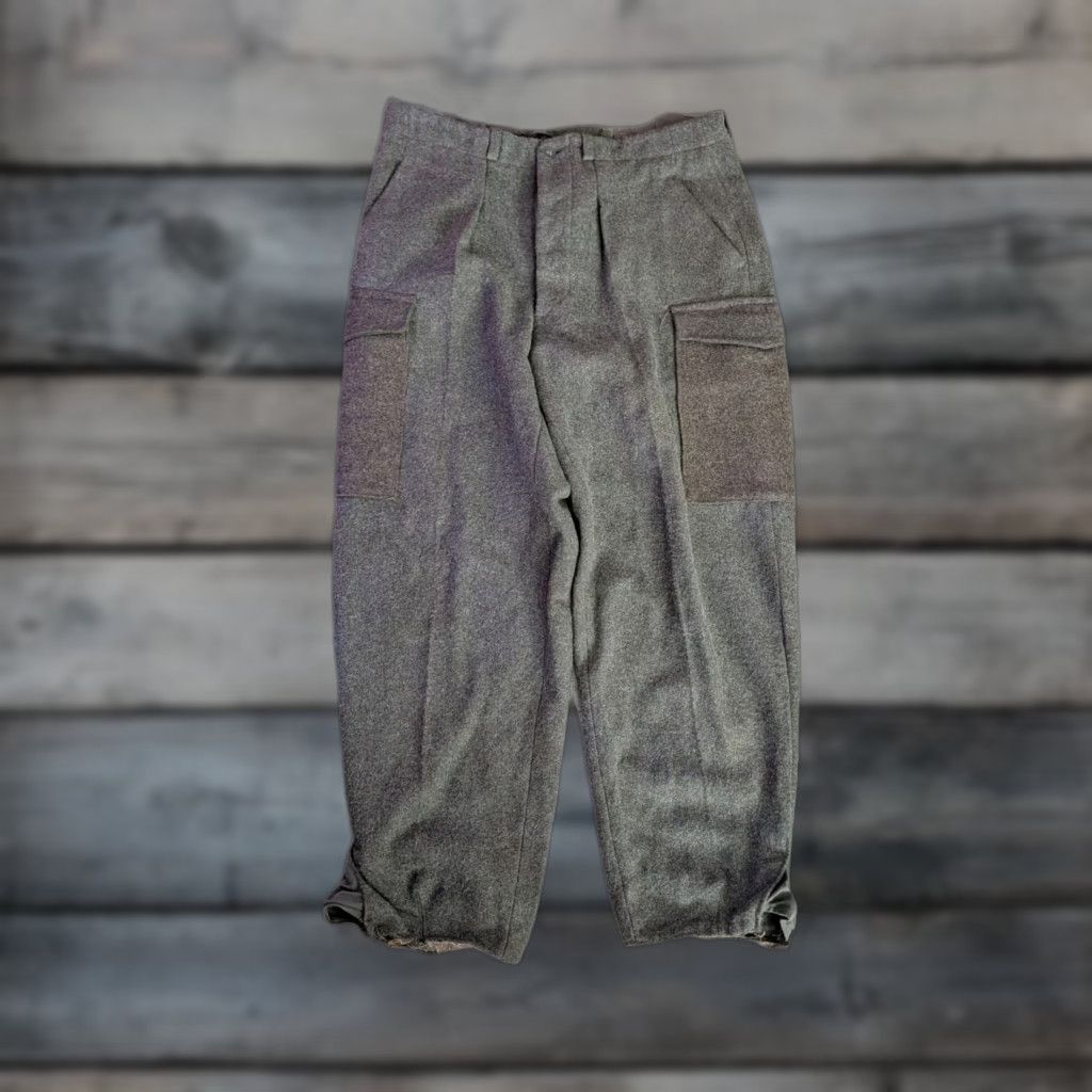 Vintage VINTAGE Swedish Crown WWII Wool Army Cargo Pants 36x28 Mens Green 1940s 40s Trousers Military Cargo Size US 36 / EU 52 - 1 Thumbnail