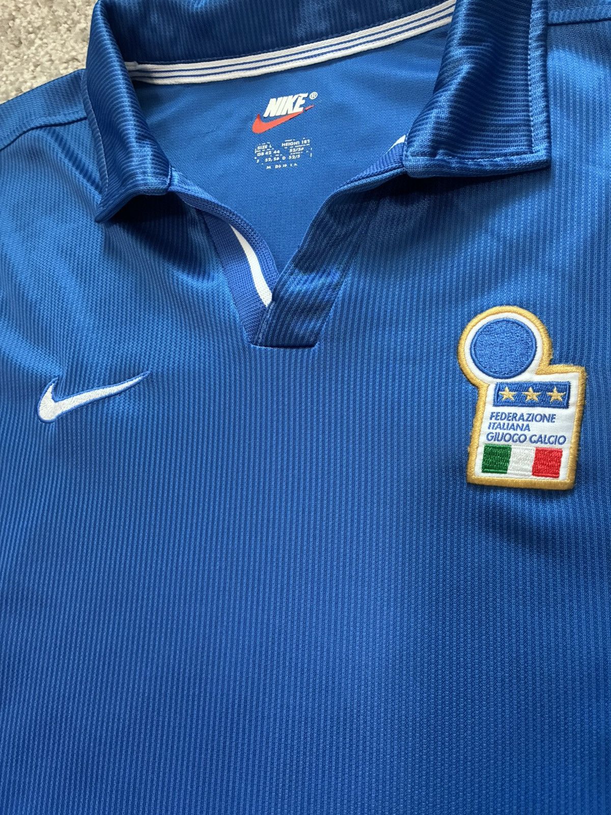 Nike 1998 Italy Home Jersey Size US L / EU 52-54 / 3 - 5 Thumbnail