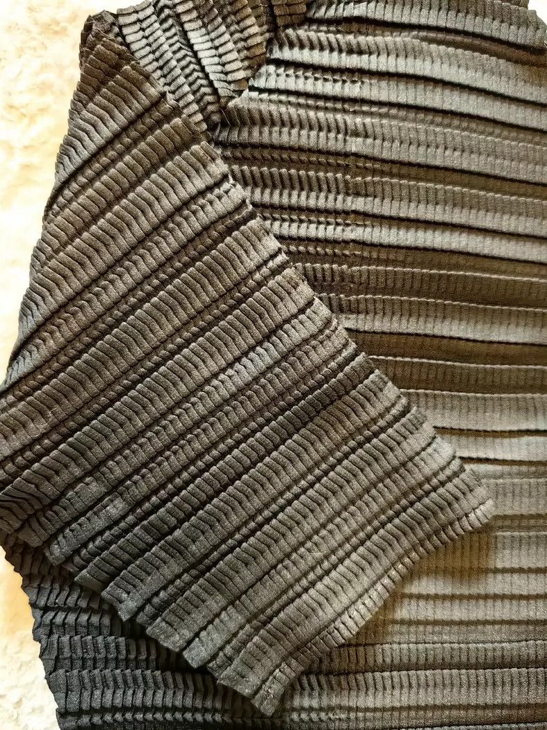 Issey Miyake Issey Miyake Black pleated short-sleeved shirt Size M / US 6-8 / IT 42-44 - 4 Thumbnail