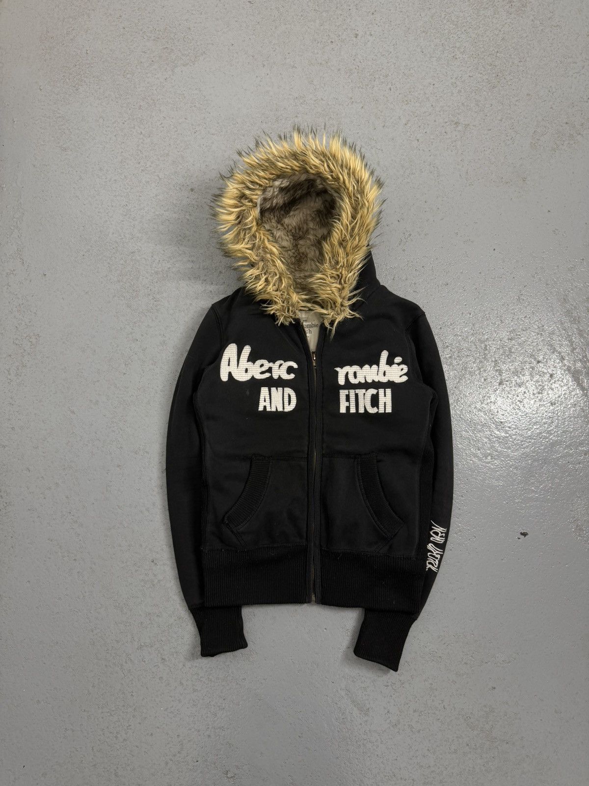 Abercrombie & Fitch Abercrombie & Fitch Logo Y2K Fur Zip Hoodie