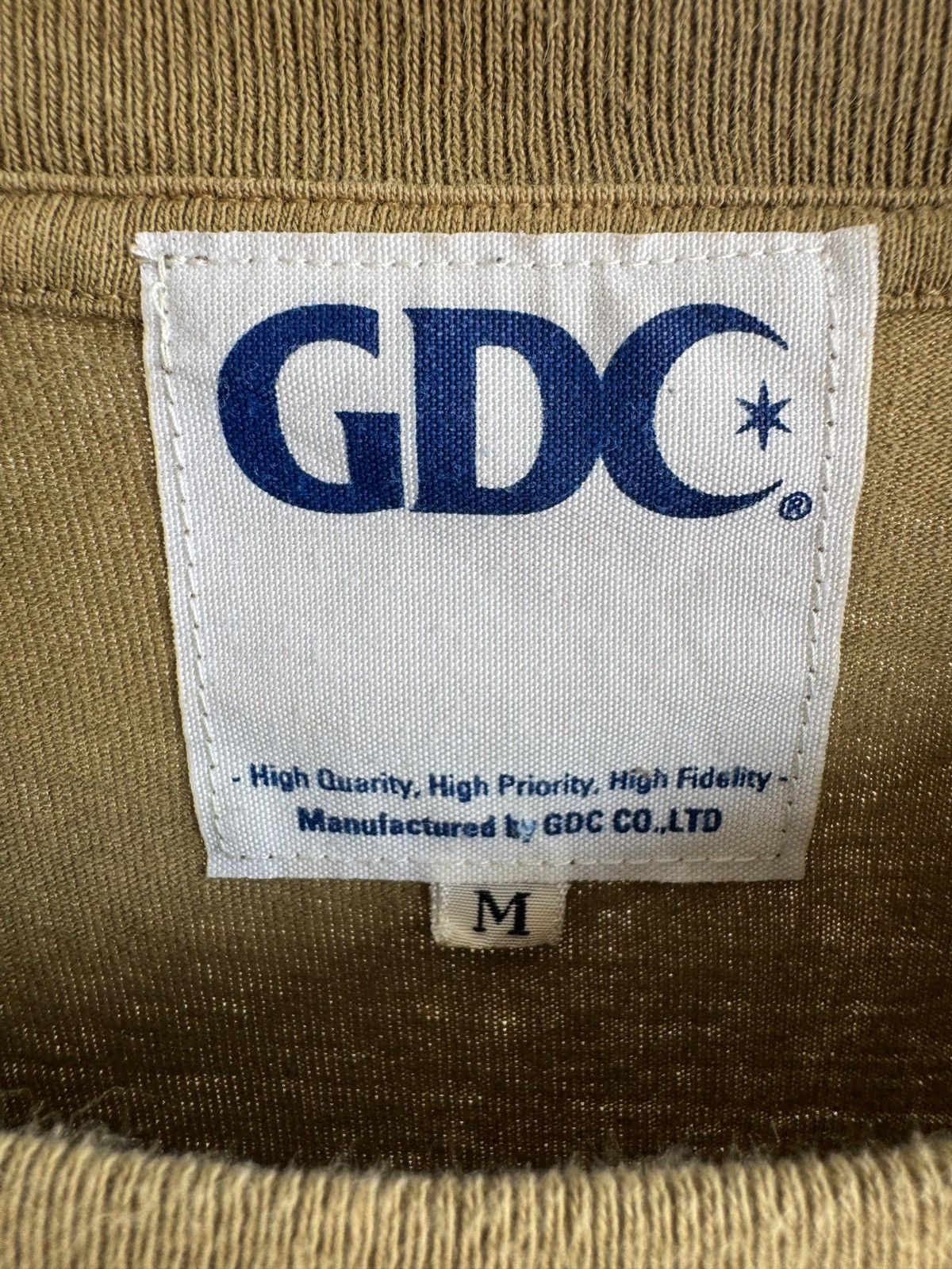 Narcotic GDC Vintage GDC Japan Revolver Graphic Fight The Law T-Shirt Size US M / EU 48-50 / 2 - 4 Thumbnail