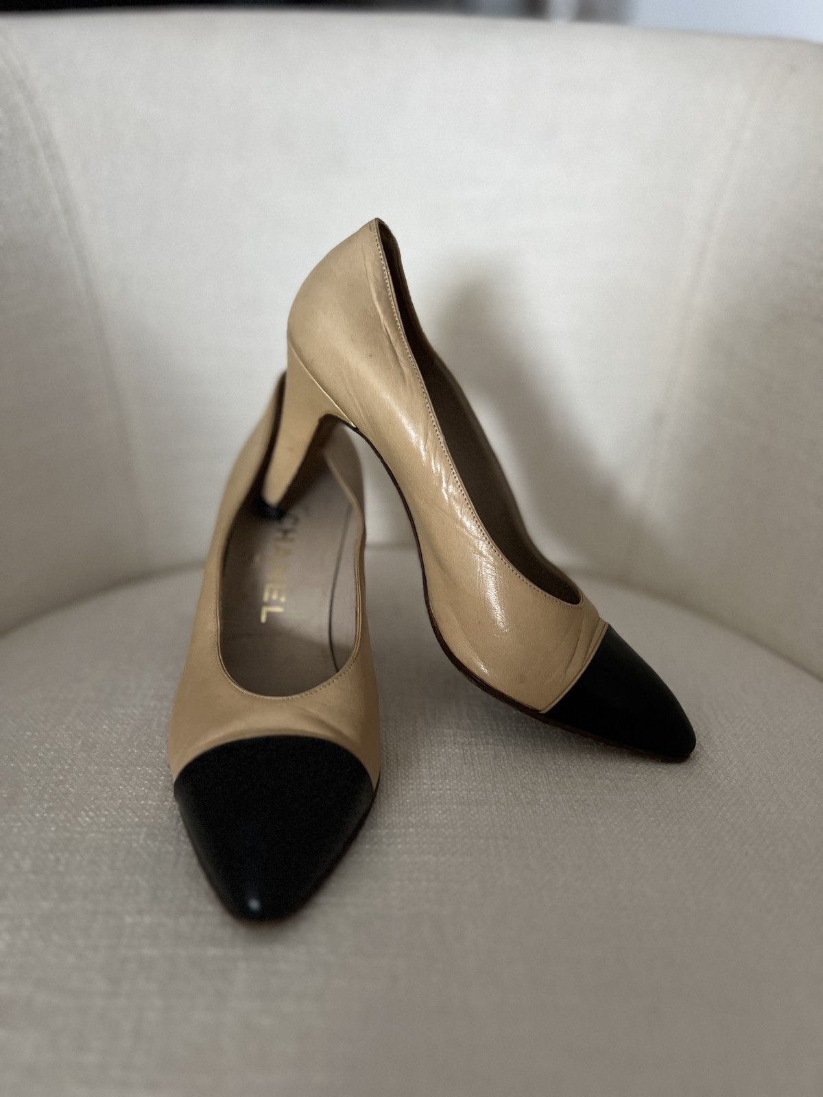 Chanel Classic Chanel Beige and Black Heels Size US 5 / IT 35 - 3 Thumbnail