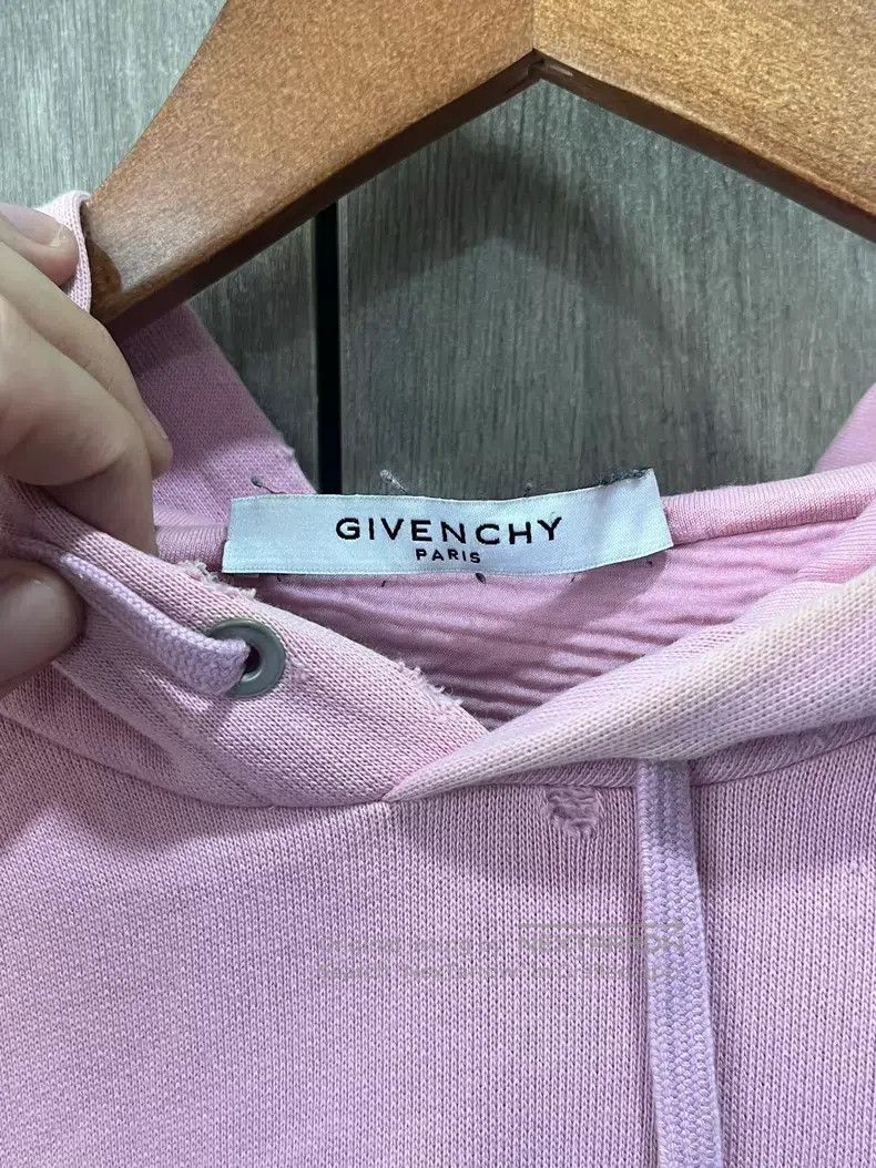 Givenchy Givenchy Embroidered hole sweater with flower pattern Size US S / EU 44-46 / 1 - 9 Thumbnail