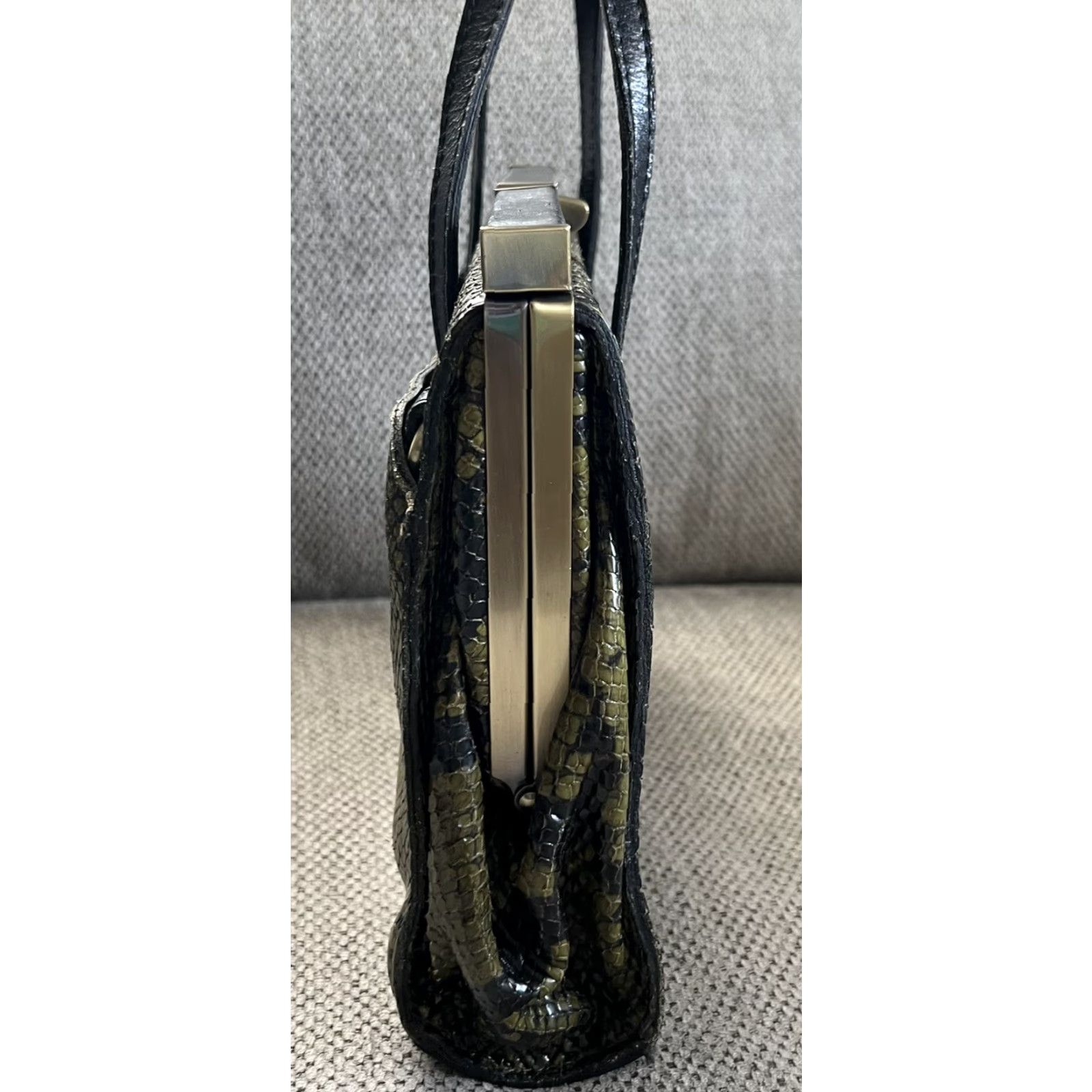 Patricia Nash Patricia Nash Olive Green Python Camellino Crossbody Bag User: Patricia Nash Olive Green Python Camellino Crossbody Bag Size ONE SIZE - 6 Thumbnail