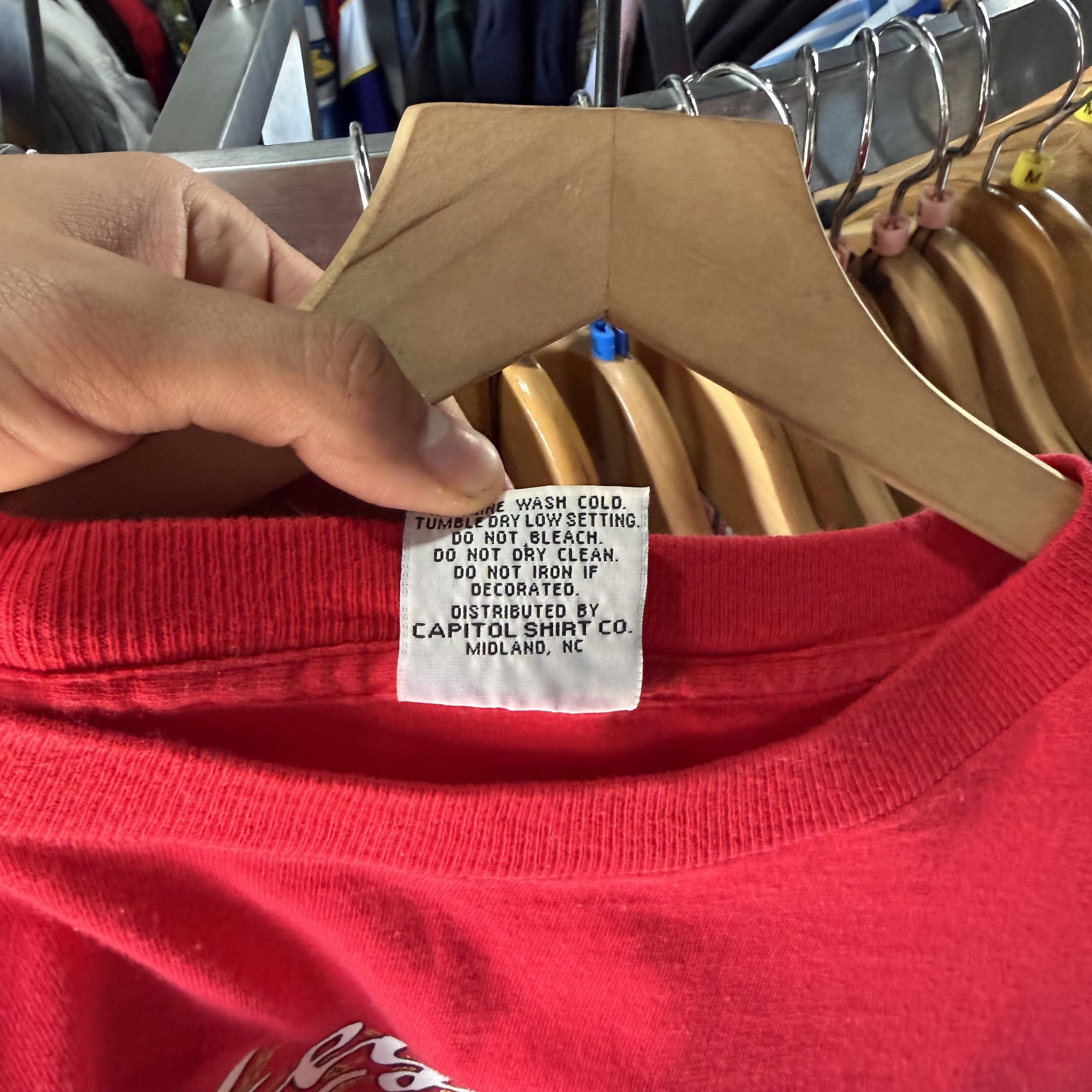 NCAA Vtg Ohio State Buckeyes T Shirt Large Red 90's NCAA Block Size US L / EU 52-54 / 3 - 9 Thumbnail