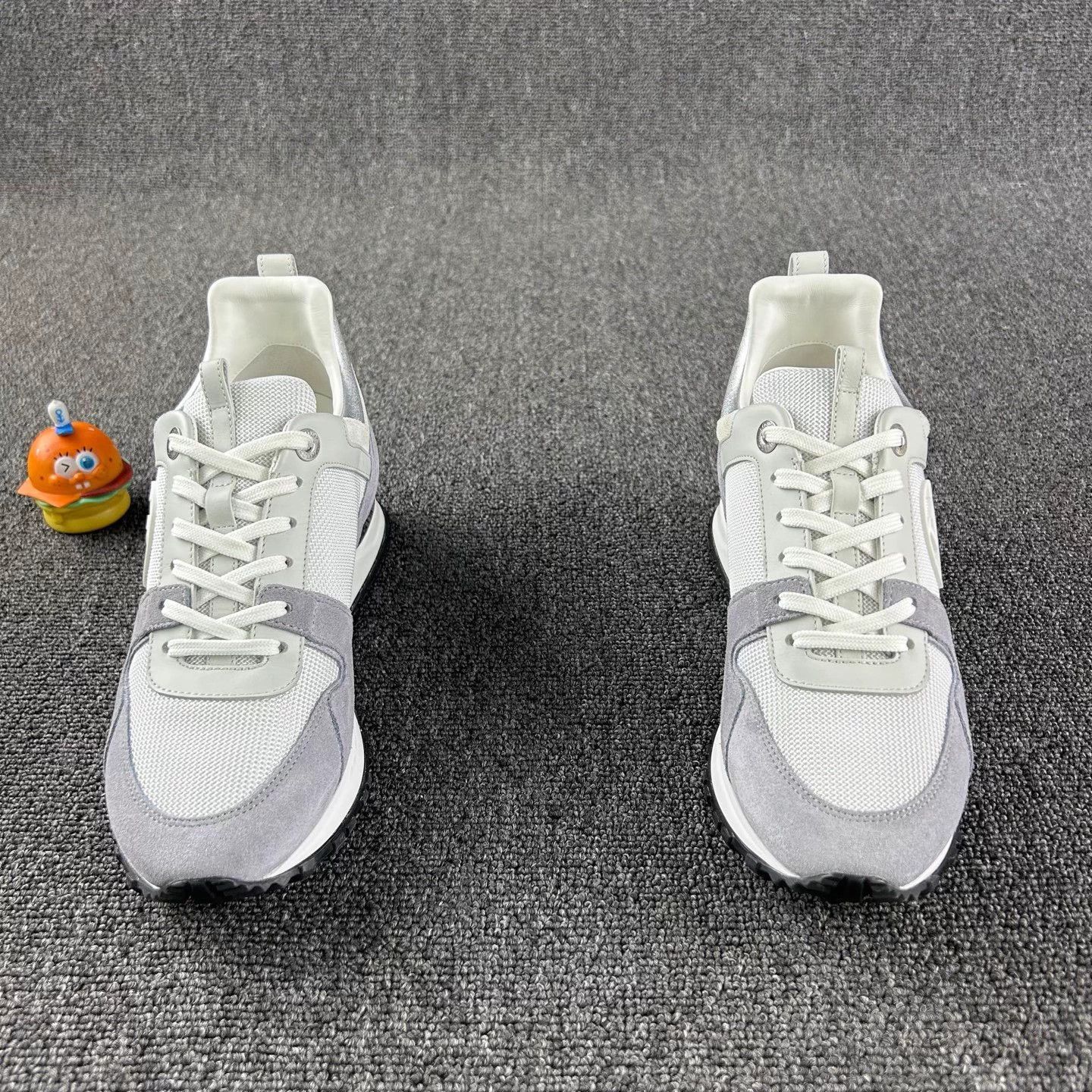 Louis Vuitton Louis Vuitton gray and white sneakers 38 Size US 7 / IT 37 - 2 Thumbnail