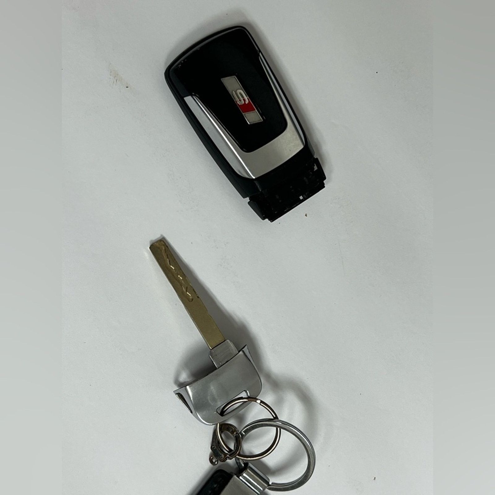 Audi GENUINE 2017 2018 ORIGINAL AUDI S KEYLESS REMOTE 8W0 959 754 Size ONE SIZE - 3 Thumbnail