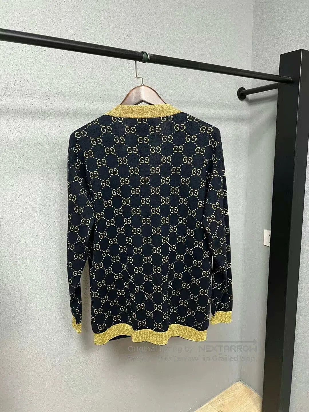 Gucci gucci gold logo cardigan in size large. Size L / US 10 / IT 46 - 2 Thumbnail