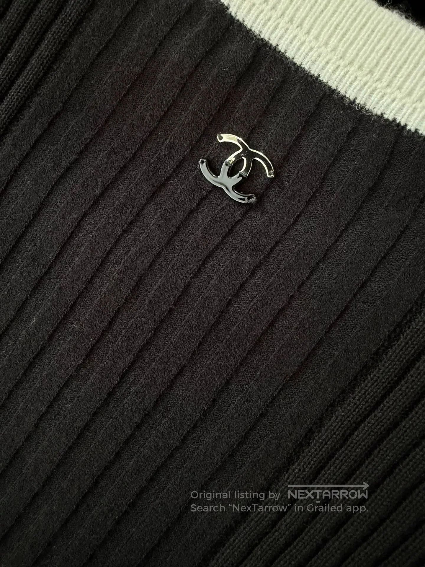 Chanel Chanel 25C Cutout CC Black Short Sleeve. Size US S / EU 44-46 / 1 - 3 Thumbnail