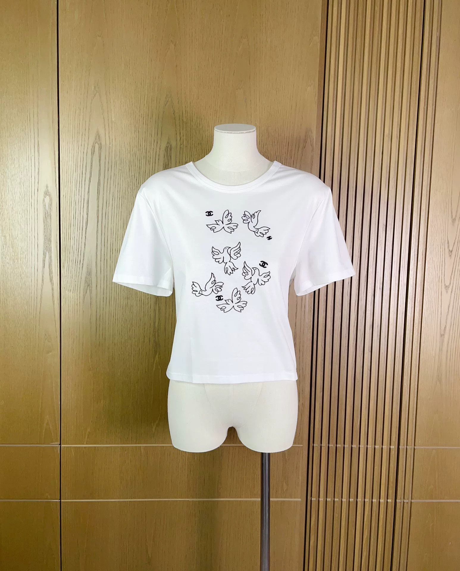 Chanel Chanel 22C White Dove Embroidery Tie T-shirt Size S / US 4 / IT 40 - 1 Thumbnail