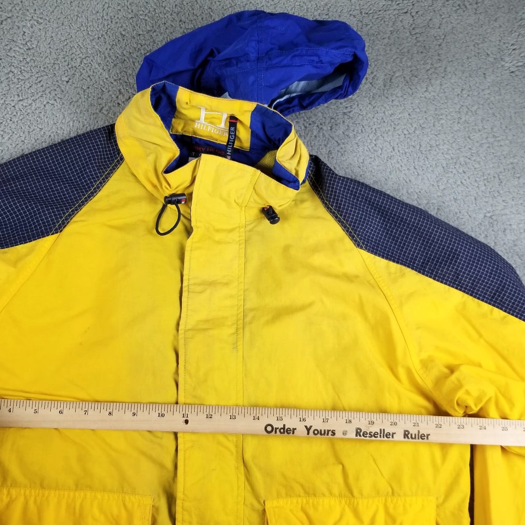 Tommy Hilfiger Vintage Tommy Hilfiger Rain Jacket Windbreaker Men Medium Flag Utility Hooded Yellow Size US M / EU 48-50 / 2 - 6 Thumbnail