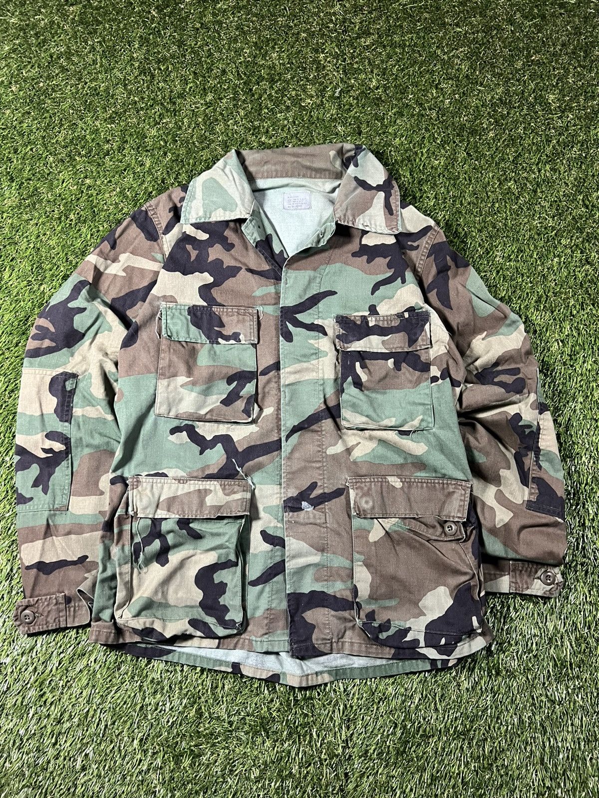 Vintage Vintage 90s Faded Army Camo Military Fall Button Up Jacket Size US M / EU 48-50 / 2 - 1 Thumbnail