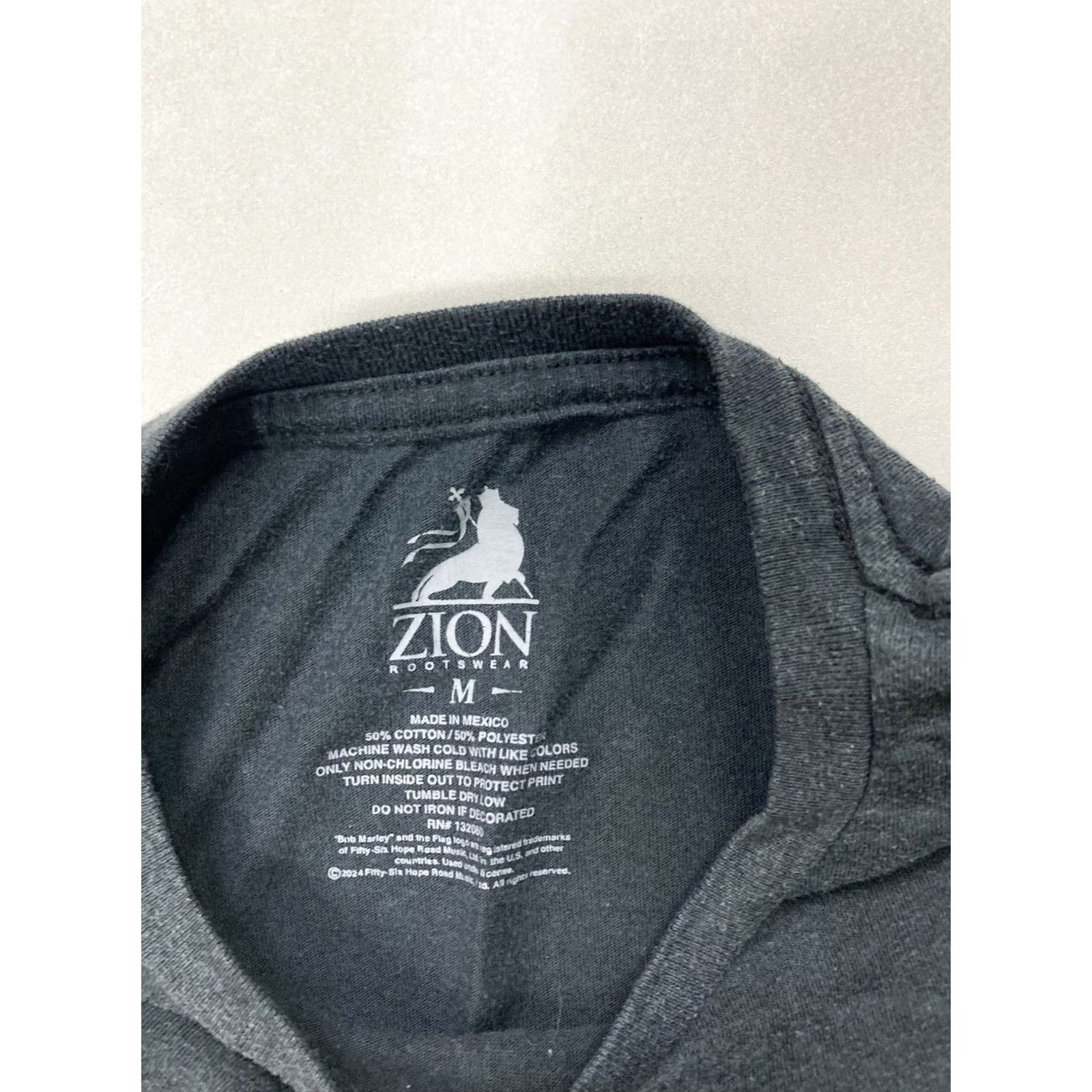 Vintage VINTAGE Zion Rootswear Bob Marley Legend Graphic T-shirt Women Medium Black Short Sleeve Music Shirt Size M / US 6-8 / IT 42-44 - 4 Thumbnail