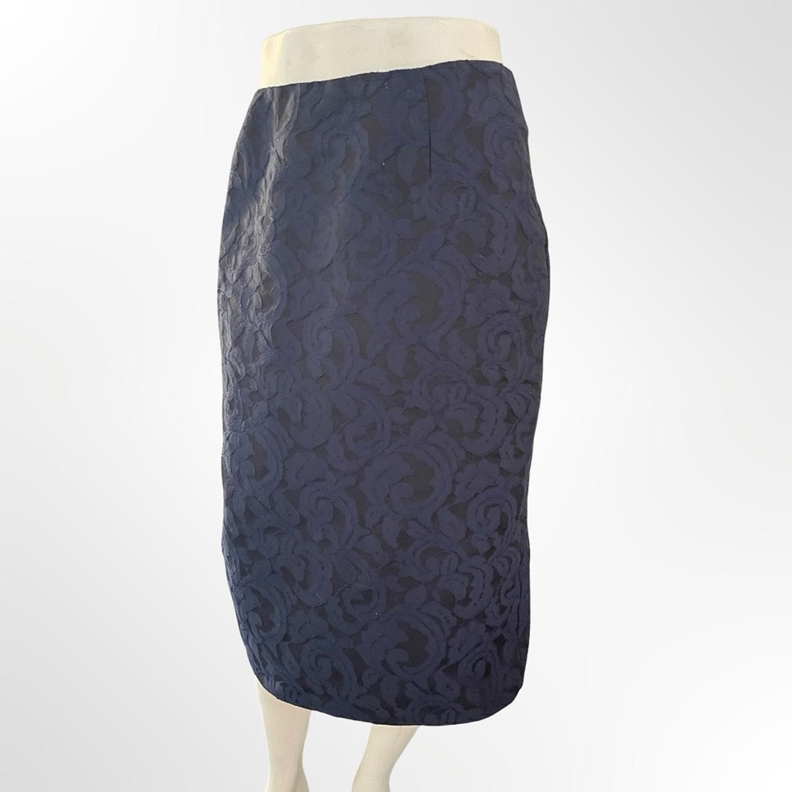 Coldwater Creek Cold water Creek Navy Blue Women's Skirt in size 6 Size 28" / US 6 / IT 42 - 2 Thumbnail