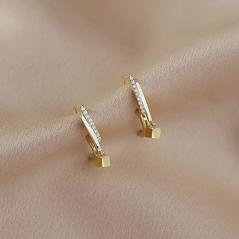 Jewelry × Vintage 925 Silver Needle Zircon Square Bead Charm Stud Earring Size ONE SIZE - 1 Thumbnail