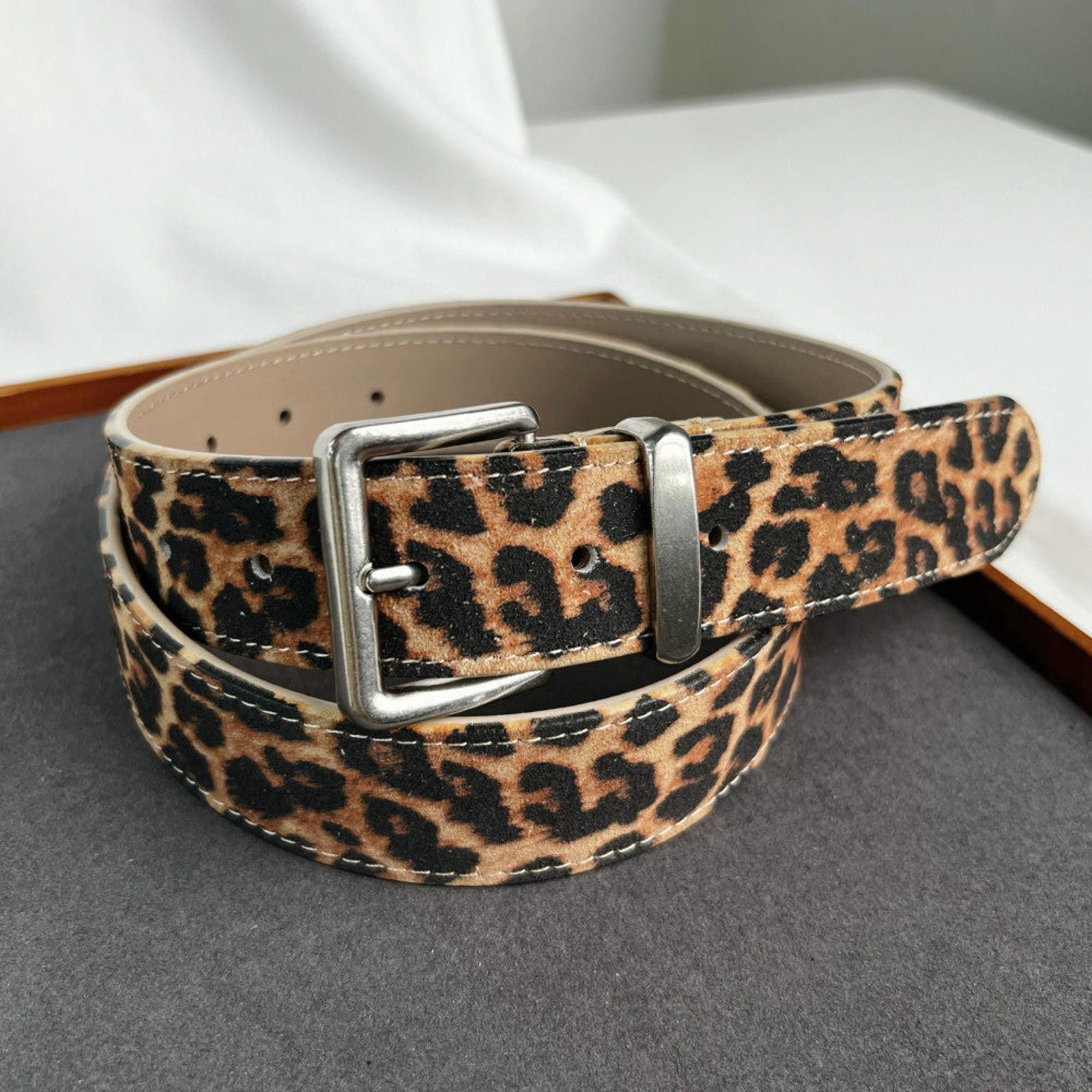 Louis Vuitton Belt Black Leather LV Logo Buckle