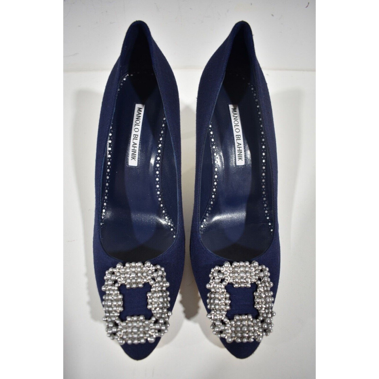 Manolo Blahnik Hangisi 70 Navy Linen Pearl Jewel Buckle Low Heel Pump 39 Size US 9 / IT 39 - 12 Thumbnail