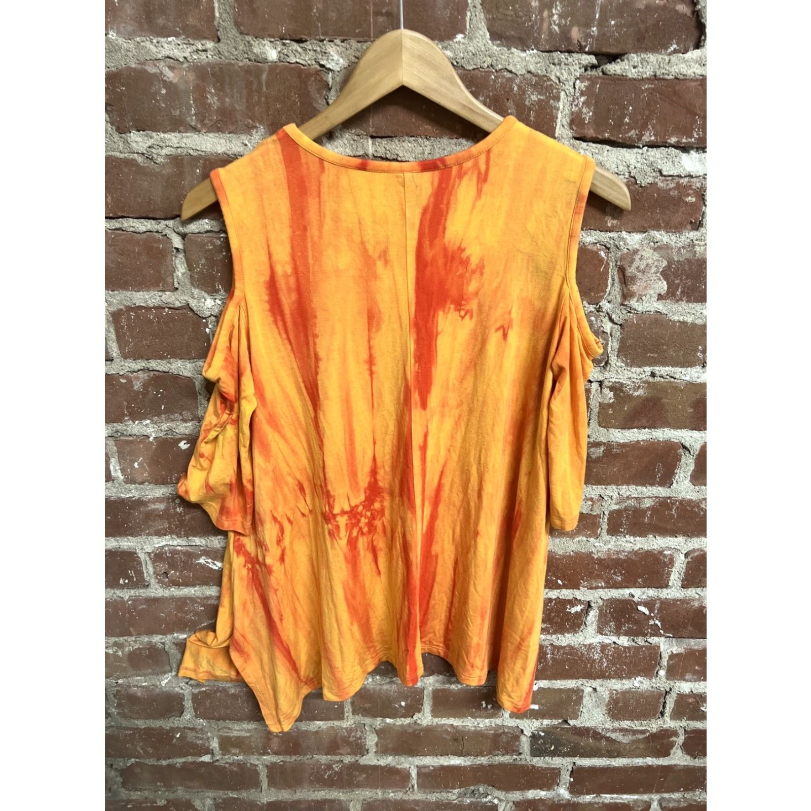 Soft Surroundings Soft Surroundings Petite XS Cold Shoulder Tunic Top Women's Orange tie dye geometric 3/4 Sleeve Sunshine Vintage No Menus Mens Womens Girls Boys Size XS / US 0-2 / IT 36-38 - 2 Thumbnail