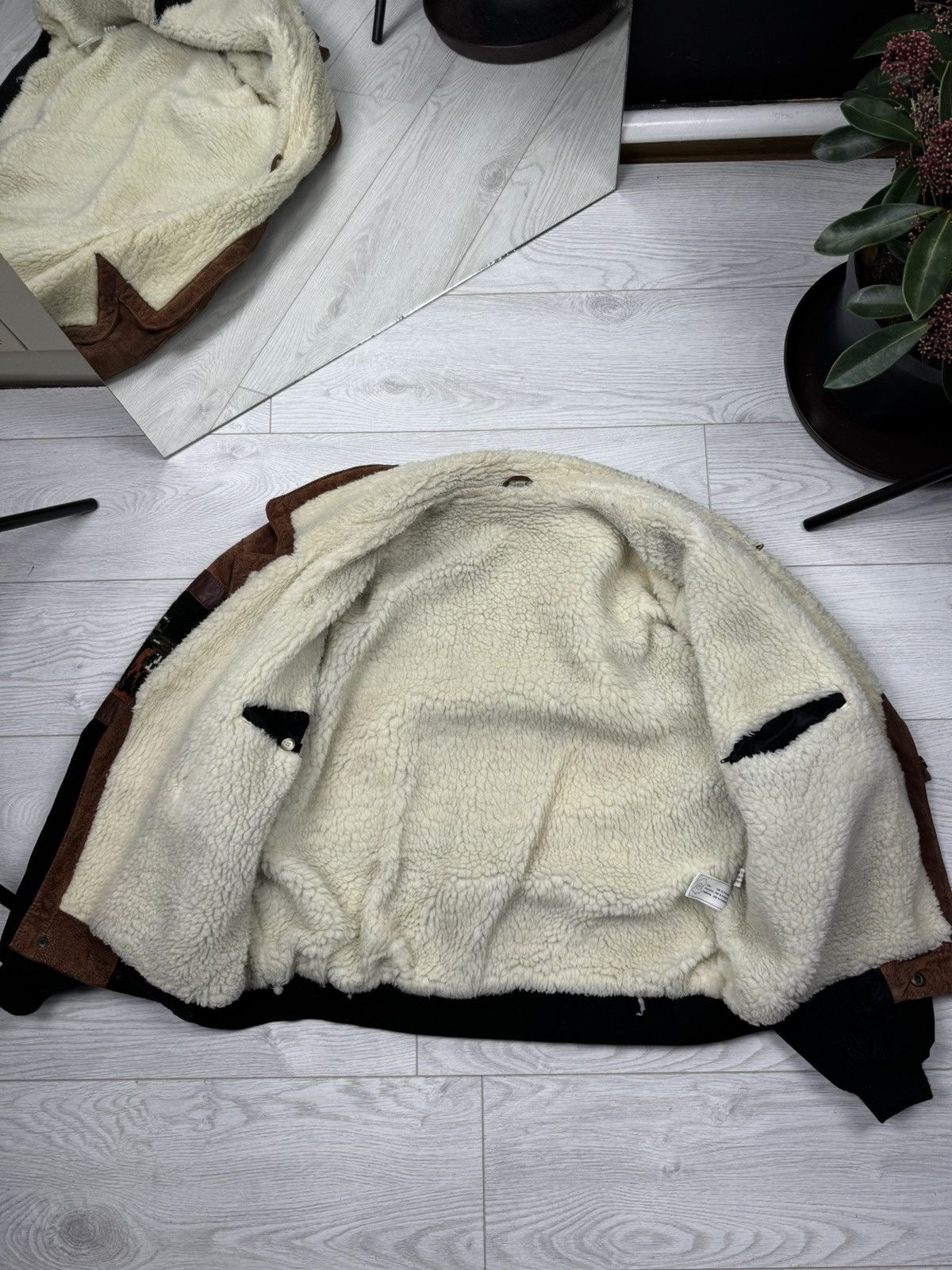 Vintage Vintage Suede Navajo Aztec Shearling Leather Jacket Bomber Size US L / EU 52-54 / 3 - 12 Thumbnail