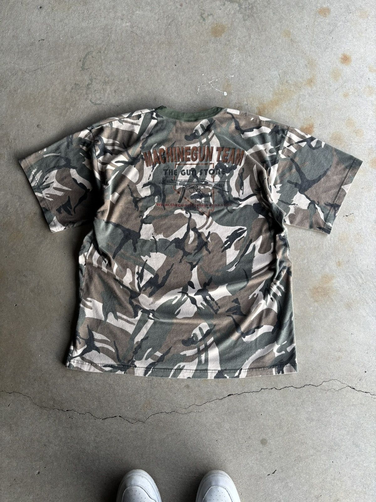 Other Vintage 90s Las Vegas Machine Gun Team Gun Show Camo Tee Size US XL / EU 56 / 4 - 1 Thumbnail