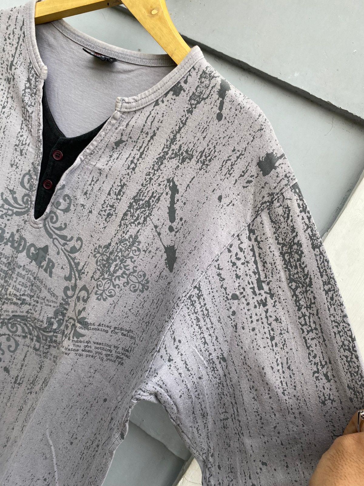 If Six Was Nine BADGER Y2K Grunge Graphic Long Sleeve Distressed Print Tee Size US L / EU 52-54 / 3 - 5 Thumbnail