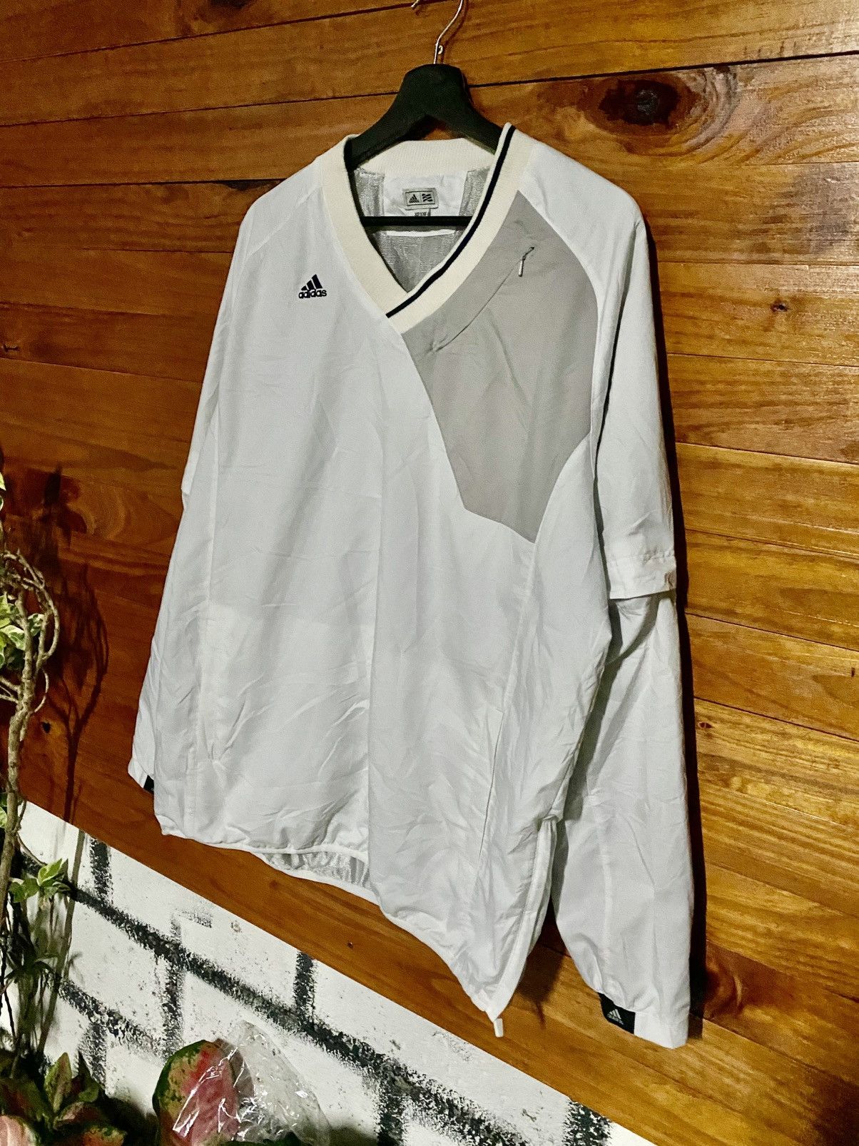 Adidas Vintage Adidas White Windbreaker Pullover Japan Edition Size US L / EU 52-54 / 3 - 4 Thumbnail