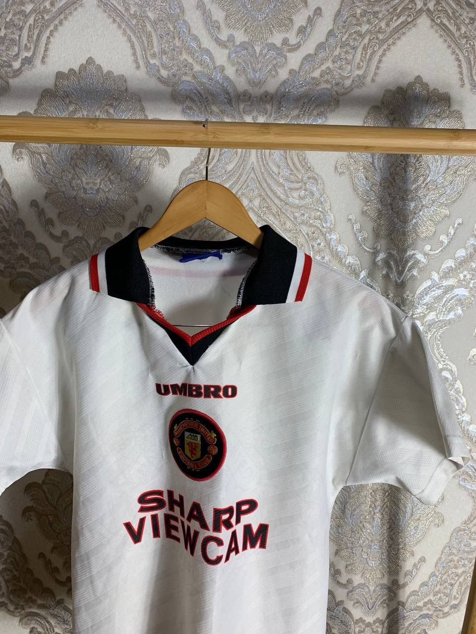 Umbro VERY RARE UMBRO FC MANCHESTER UNITED ENGLAND SOCCER JERSEY Size US XS / EU 42 / 0 - 5 Thumbnail