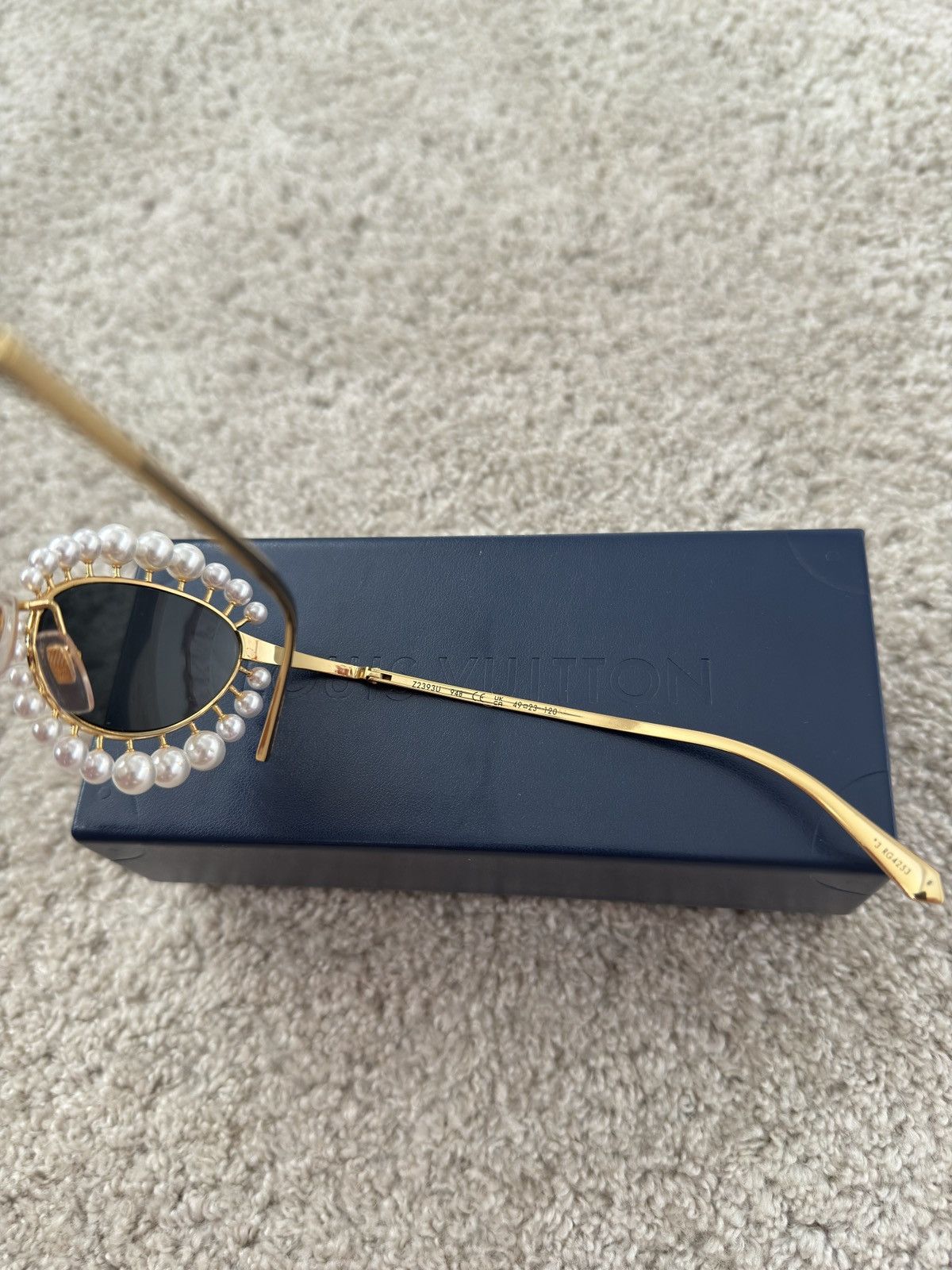 Louis Vuitton Louis Vuitton Wire Pearl Sunglasses Size ONE SIZE - 5 Thumbnail