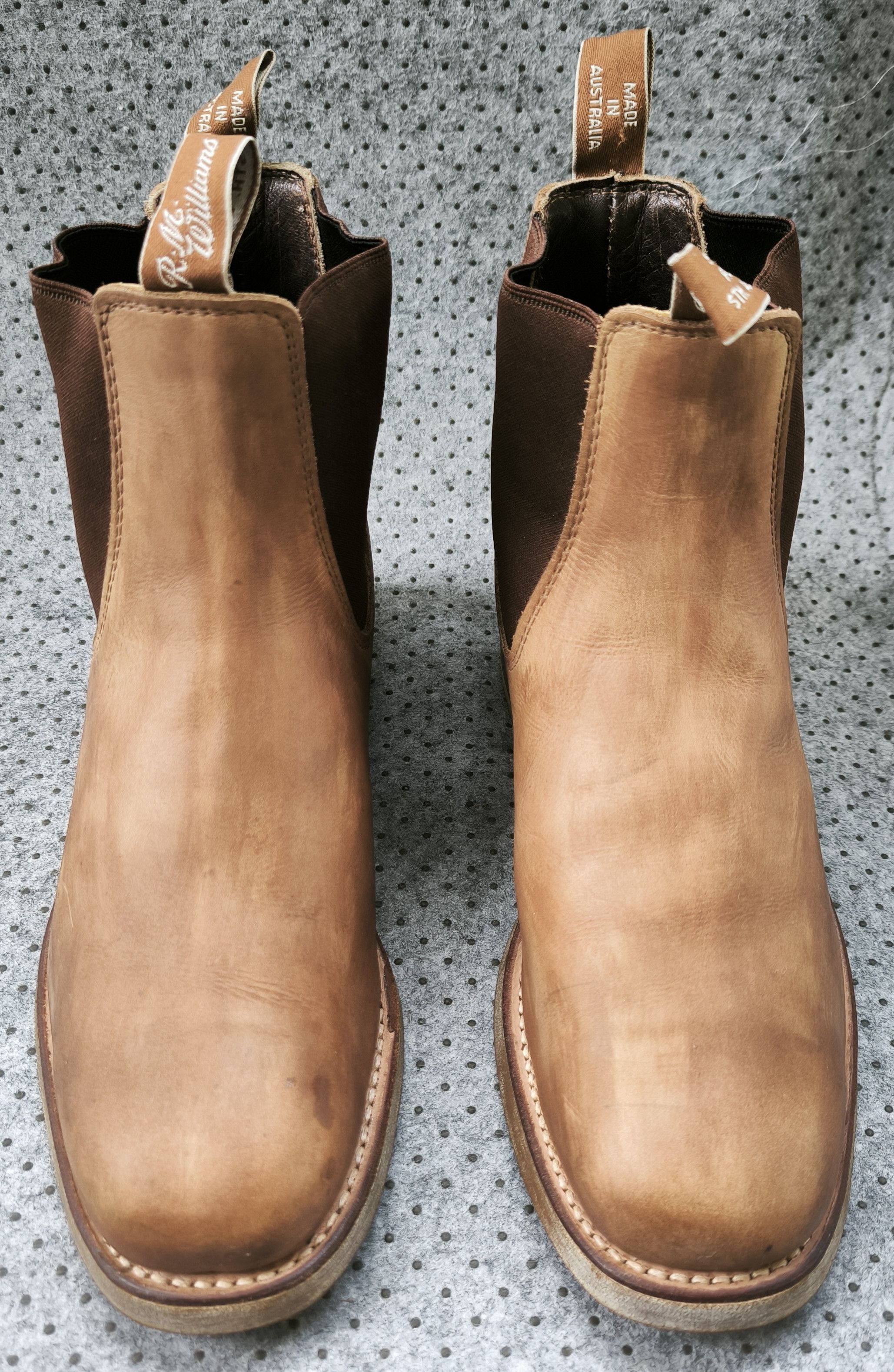 R.M. Williams R.M. WILLIAMS men's craftsman chelsea boot Size US 9.5 / EU 42-43 - 3 Thumbnail