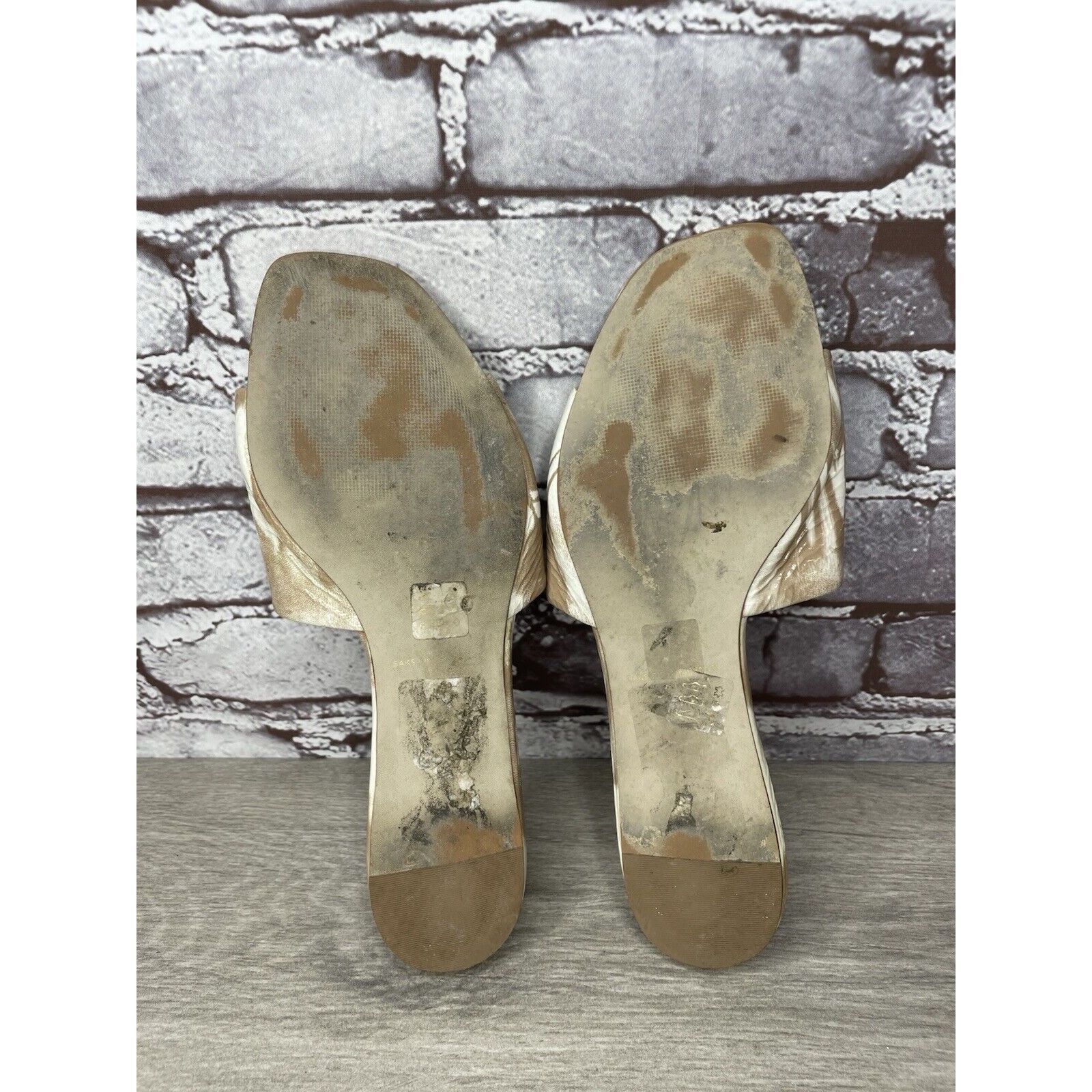Saks Fifth Avenue Saks Fifth Avenue White Tan Patent Leather Slides Open Toe F Size US 9 / IT 39 - 7 Thumbnail