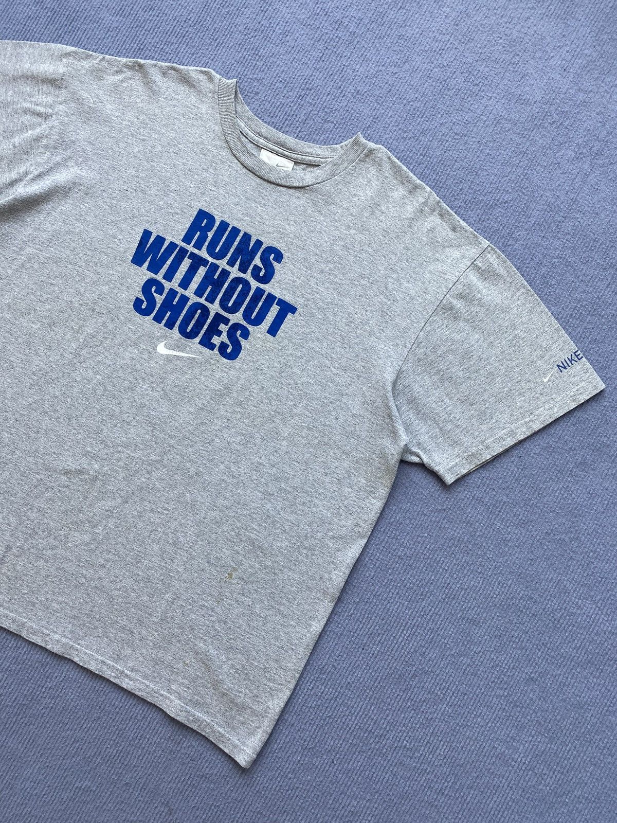 Nike Vintage 00’s Grey Nike “Runs Without Shoes“ Tee✨ Size US L / EU 52-54 / 3 - 5 Thumbnail
