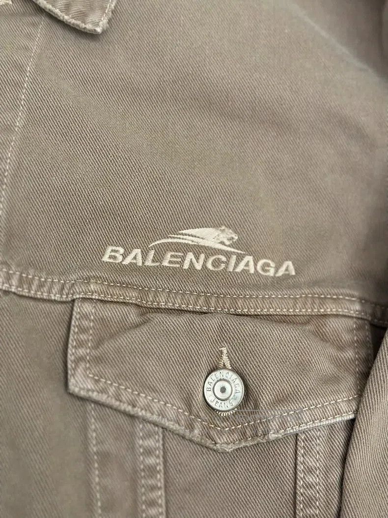 Balenciaga Balenciaga Embroidered Logo Denim Jacket Size US S / EU 44-46 / 1 - 3 Thumbnail