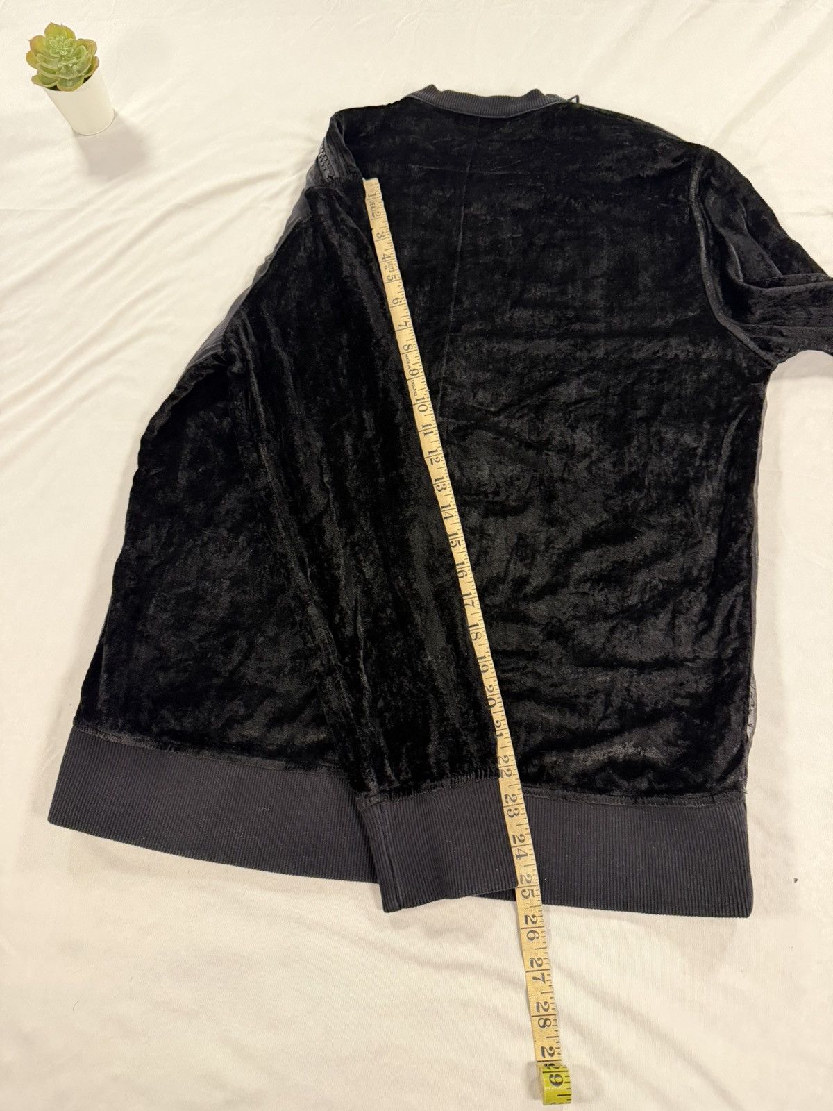 Givenchy Givenchy Black Cat Velour Sweater Size 40 /M Shoulder Zip Size US M / EU 48-50 / 2 - 11 Thumbnail