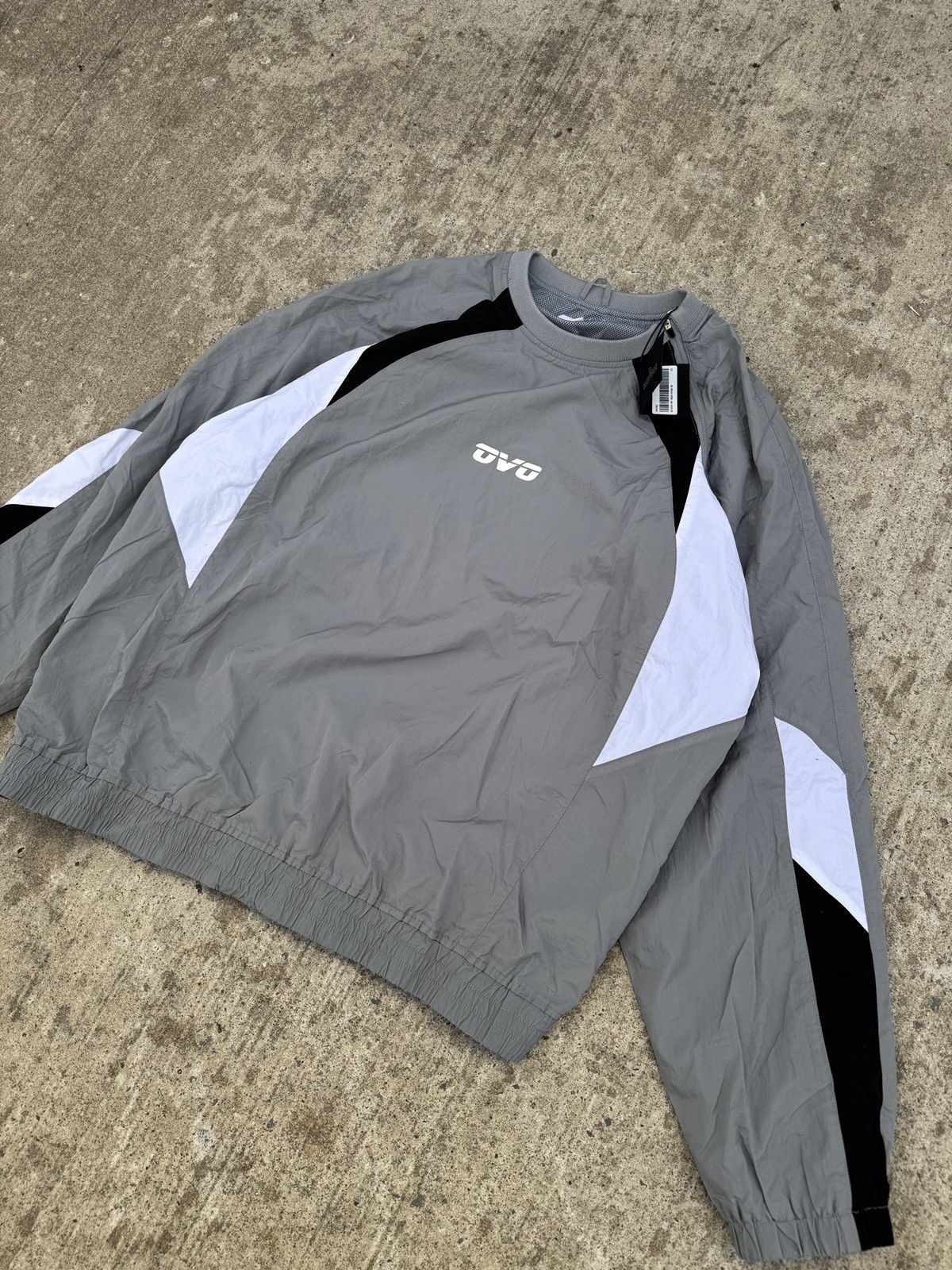 October's Very Own OVO nylon pullover crewneck grey nickel Size US XXL / EU 58 / 5 - 2 Thumbnail