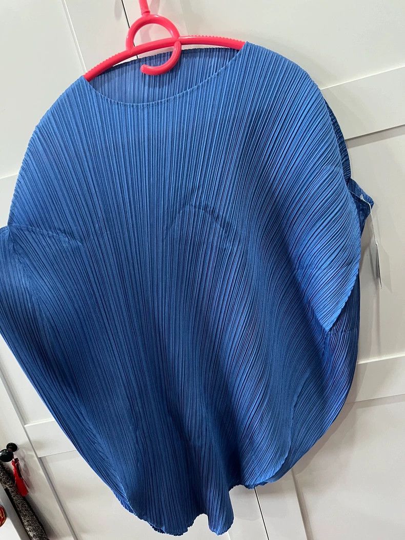 Issey Miyake Issey Miyake Blue disc top Size M / US 6-8 / IT 42-44 - 1 Thumbnail
