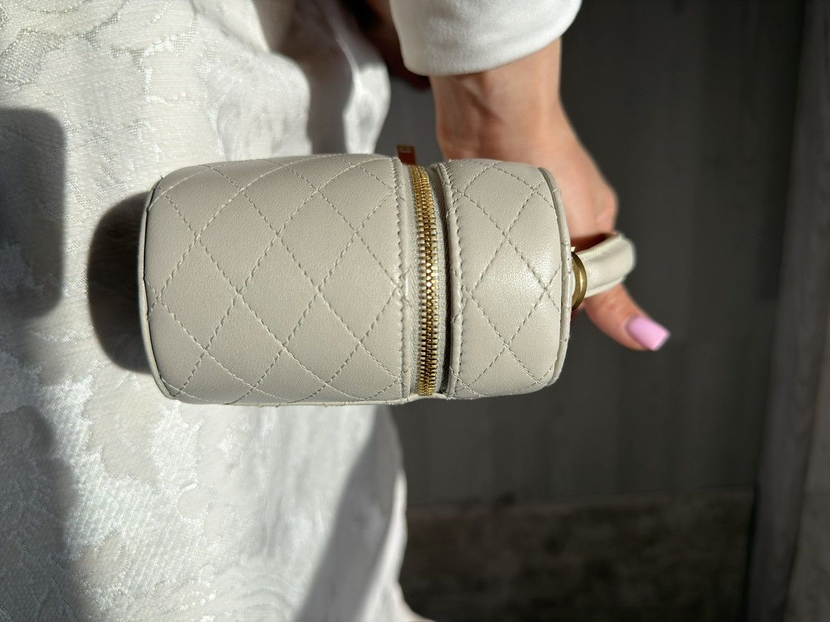 Yves Saint Laurent Saint Laurent Gaby Vanity Bag Off White Size ONE SIZE - 5 Thumbnail