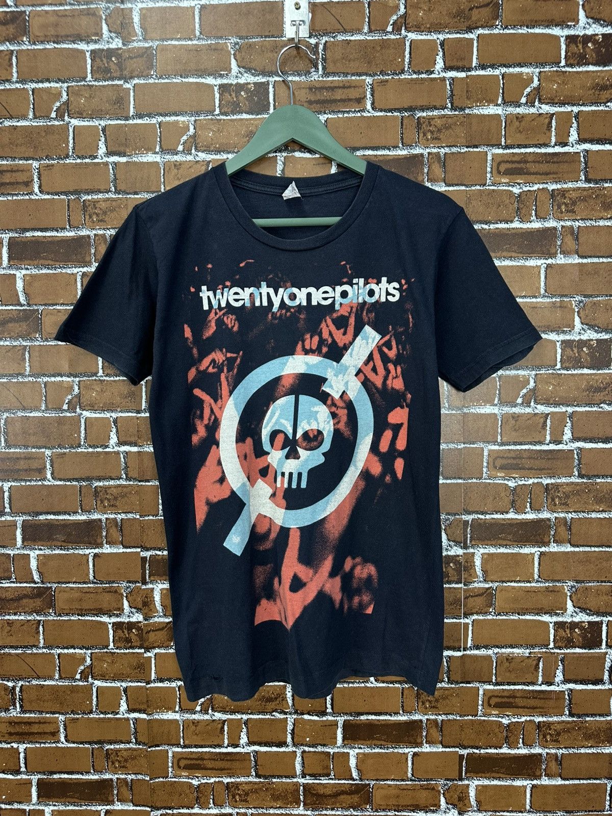 Band Tees Twenty One Pilots Tshirt A1003 Size US S / EU 44-46 / 1 - 1 Thumbnail