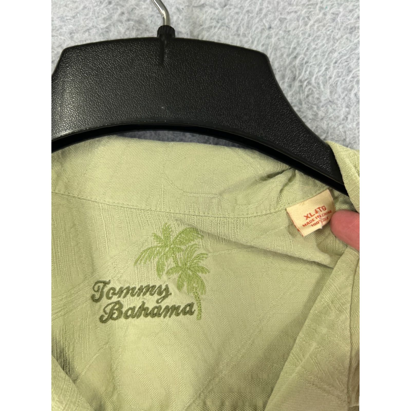 Tommy Bahama Tommy Bahama Shirt XL Green Floral Button-Up 100% Silk Hawaiian Aloha Beach Vacation Mens Size US XL / EU 56 / 4 - 3 Thumbnail