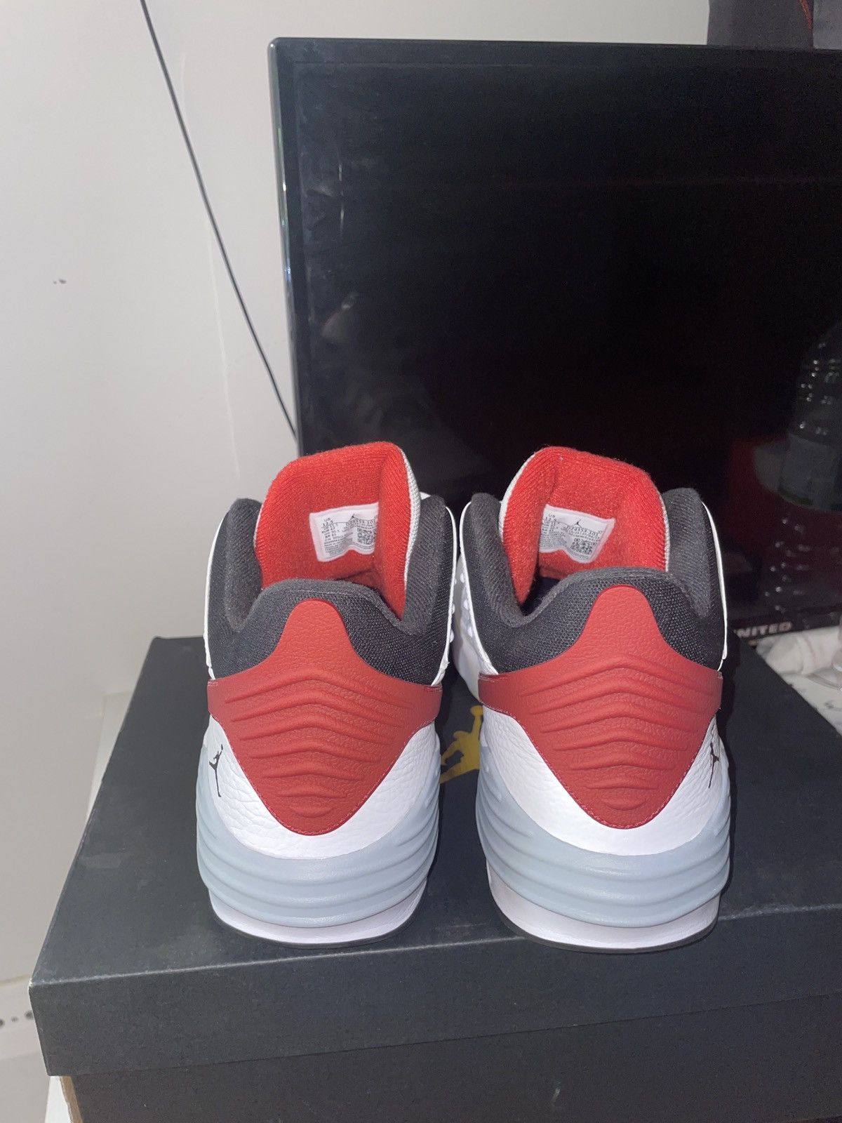 Jordan Brand JORDAN MAX AURA 5 Size US 12.5 / EU 45-46 - 4 Thumbnail