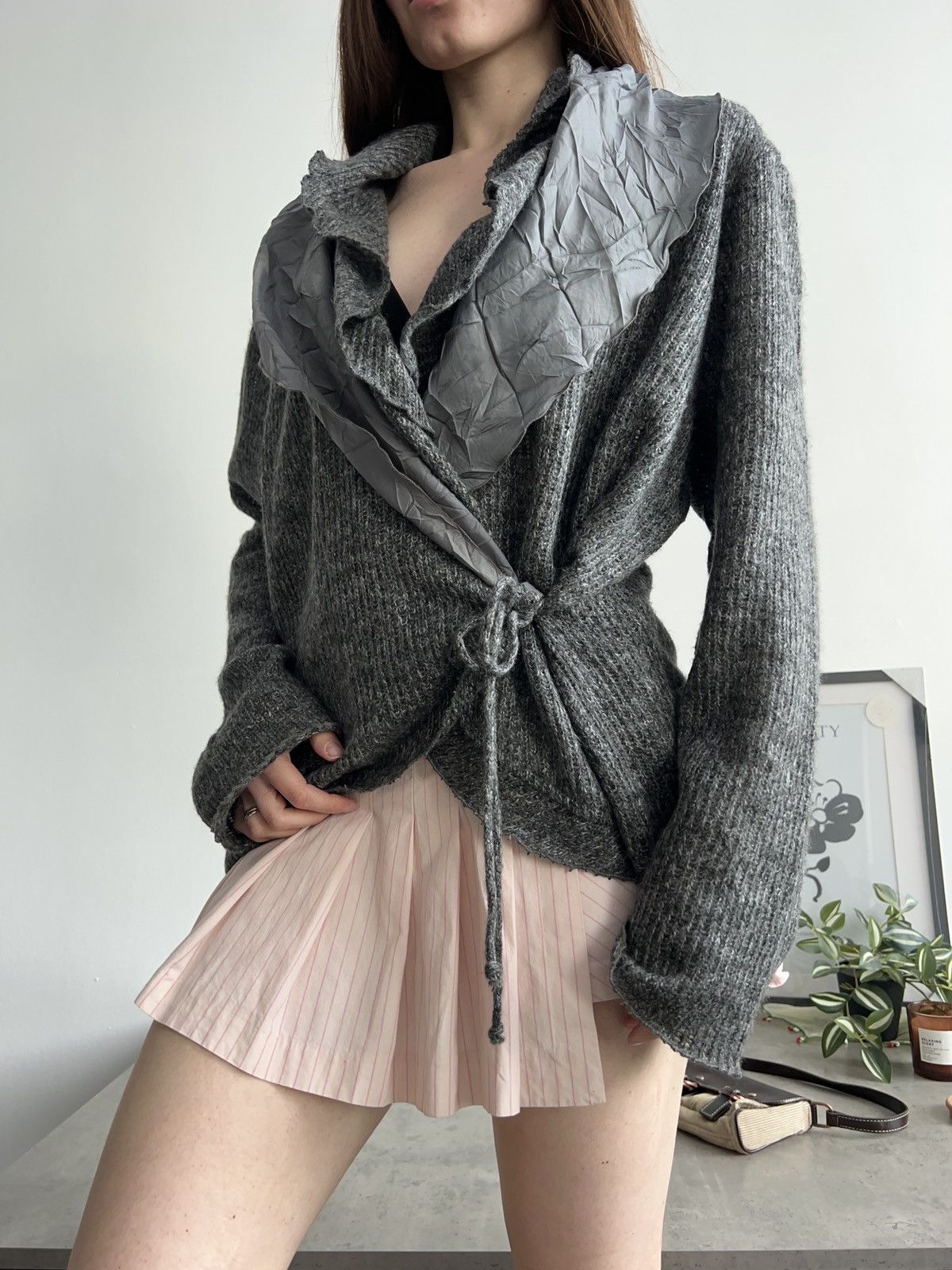 Vintage Vintage Gray Ruffle Beautiful Cardigan Cozy Retro Sweater Size XL / US 12-14 / IT 48-50 - 1 Thumbnail