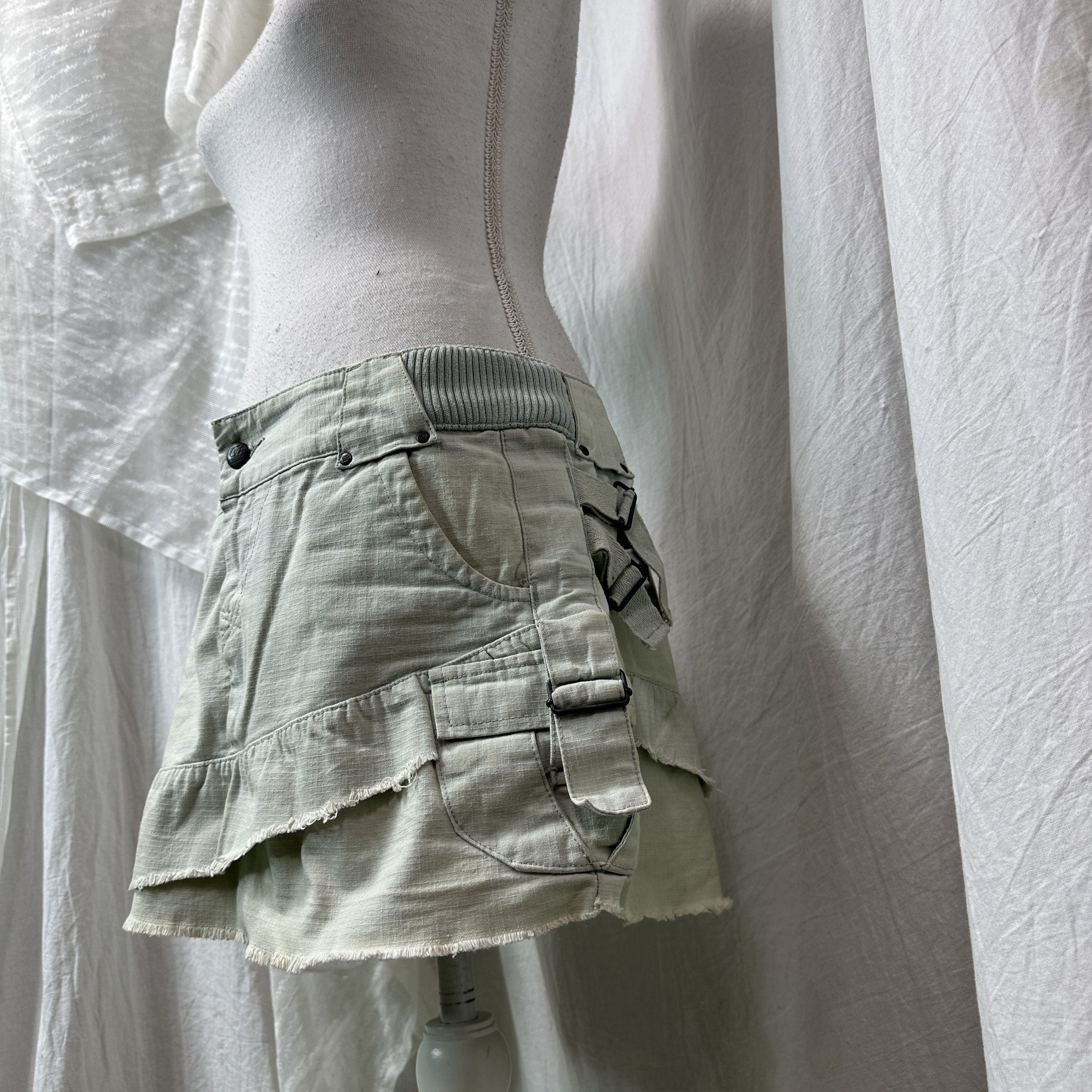 Vintage Vintage Military Styled Cargo Mini Skirt Y2K Size 25" / US 0 / IT 36 - 5 Thumbnail