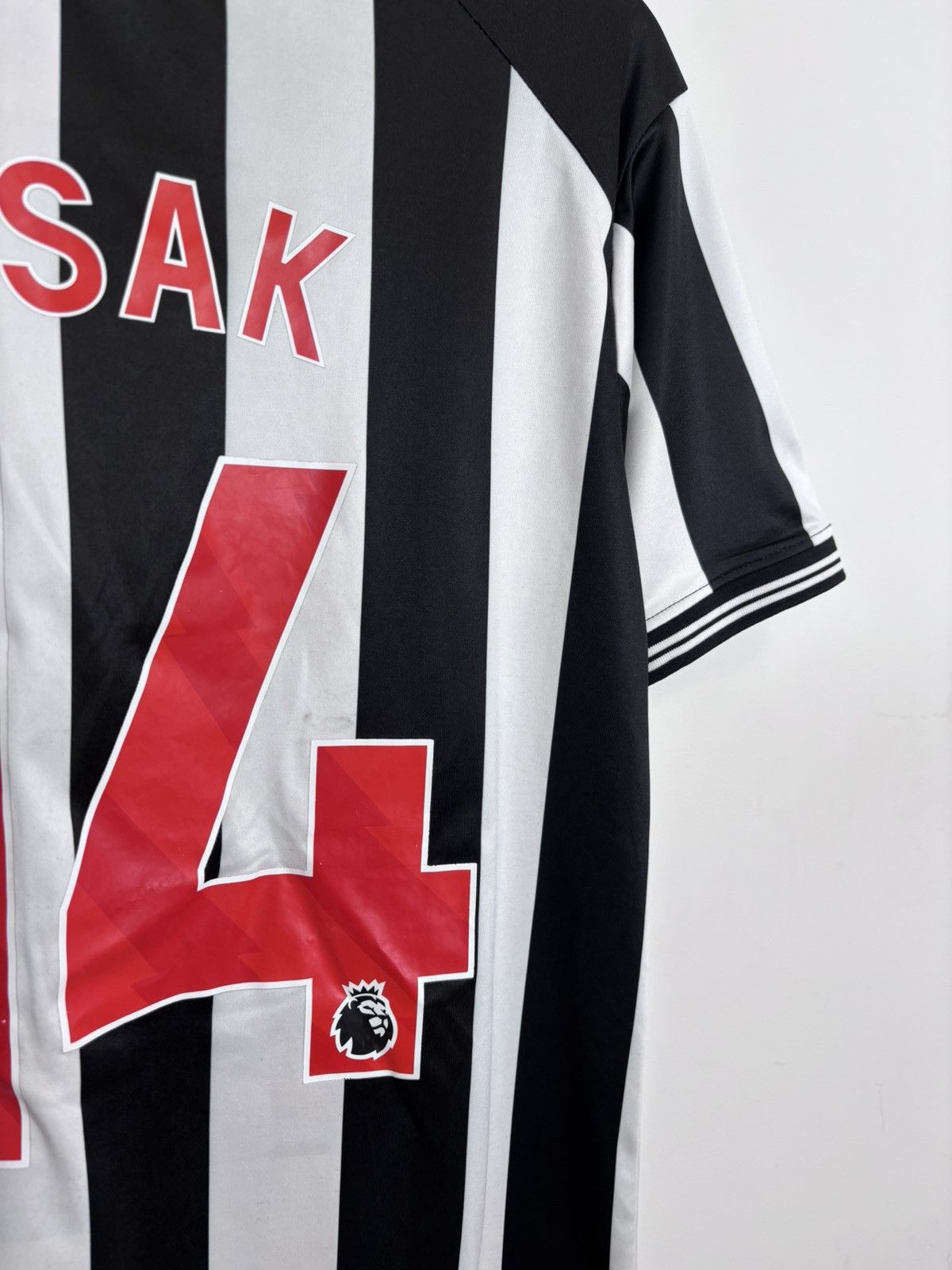Castore Newcastle United 2023/2024 Home Isak #14 Soccer Jersey Size US M / EU 48-50 / 2 - 20 Thumbnail