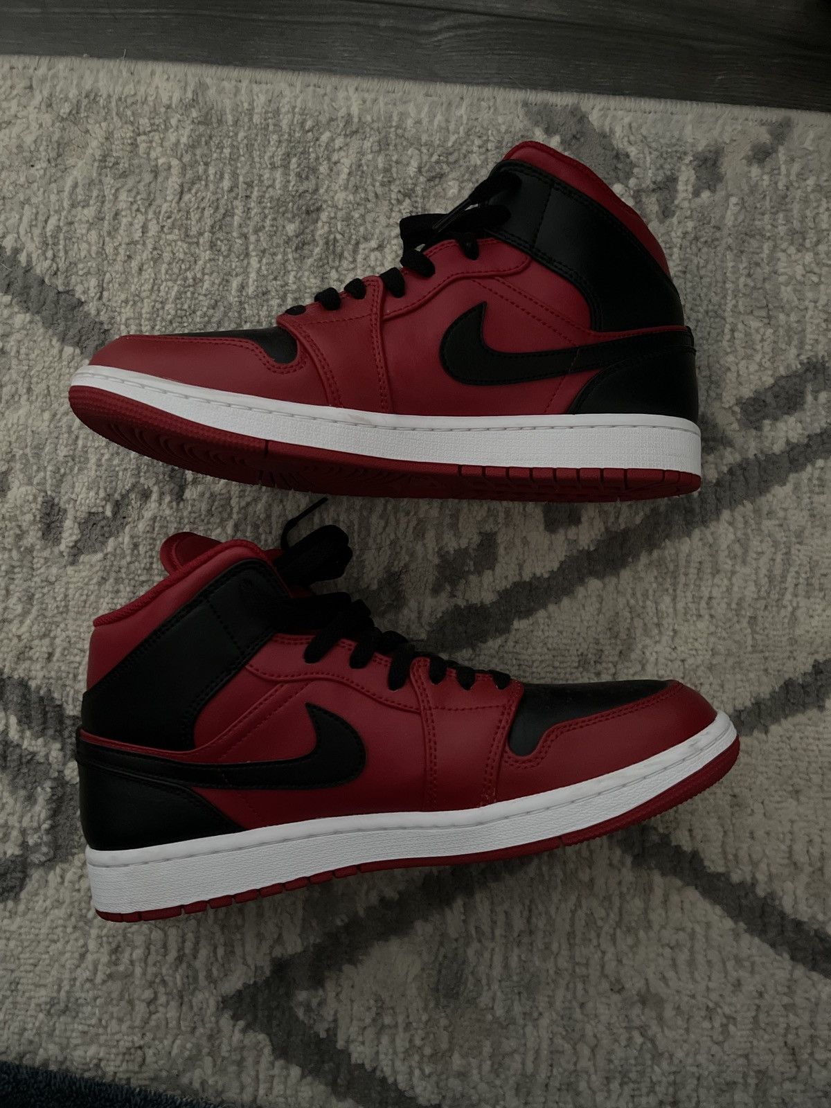 Jordan Brand × Nike Air Jordan 1 Mid Size US 9 / EU 42 - 1 Thumbnail