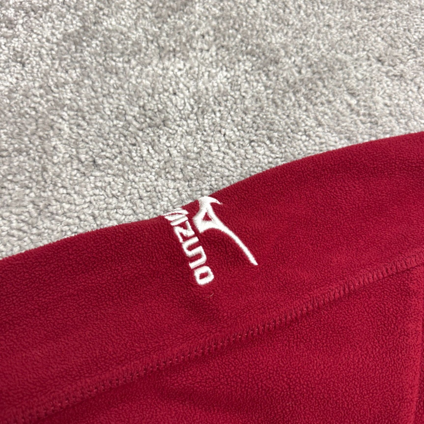 Mizuno VINTAGE Mizuno Sweatshirt Shirt Mens Large Red White Crew Neck Pullover Fleece Logo All Seasons Outdoor Sports Streetwear Casual 90s Size US L / EU 52-54 / 3 - 3 Thumbnail