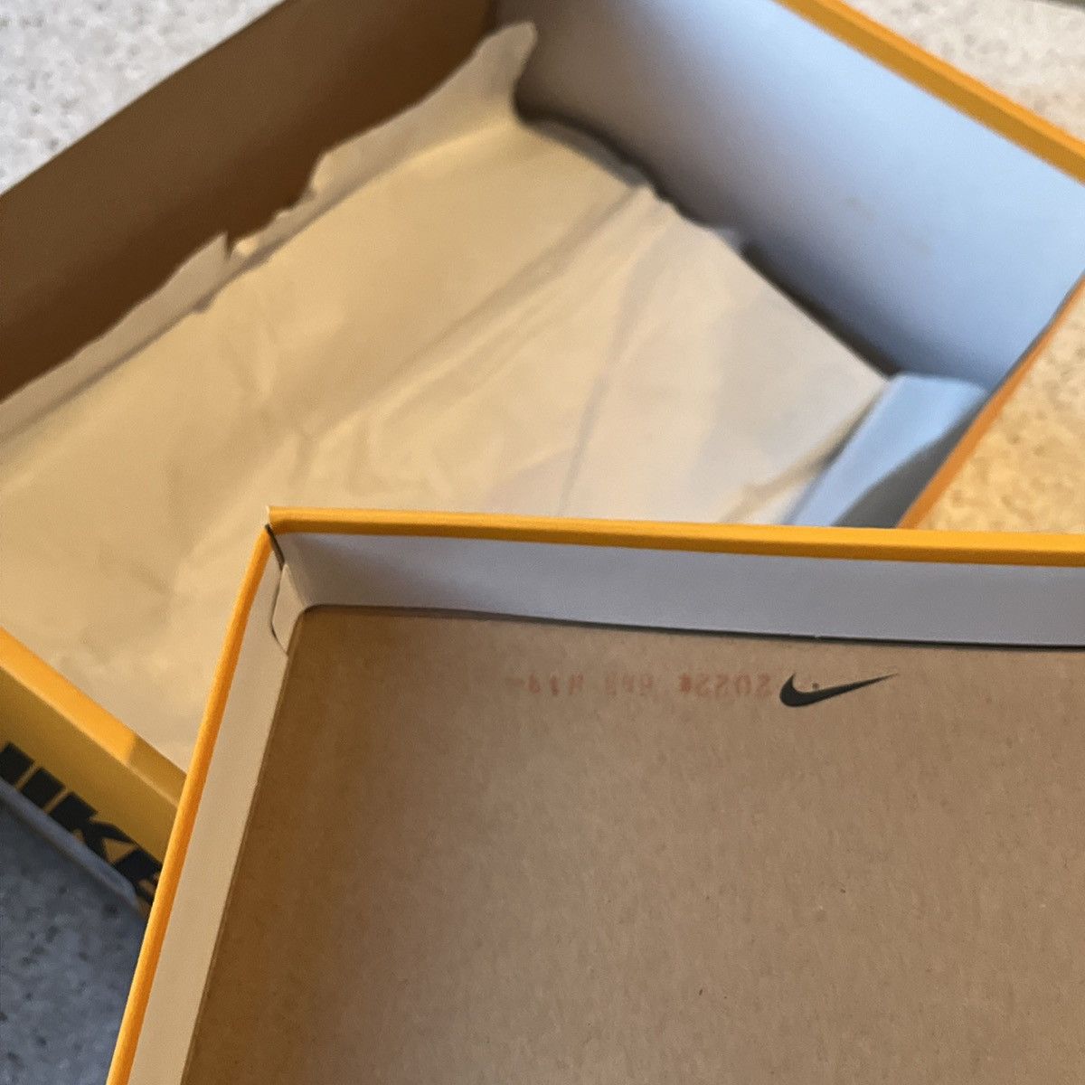 Jordan Brand Air Jordan 1 Retro High OG Taxi Size US 7 / EU 40 - 9 Thumbnail