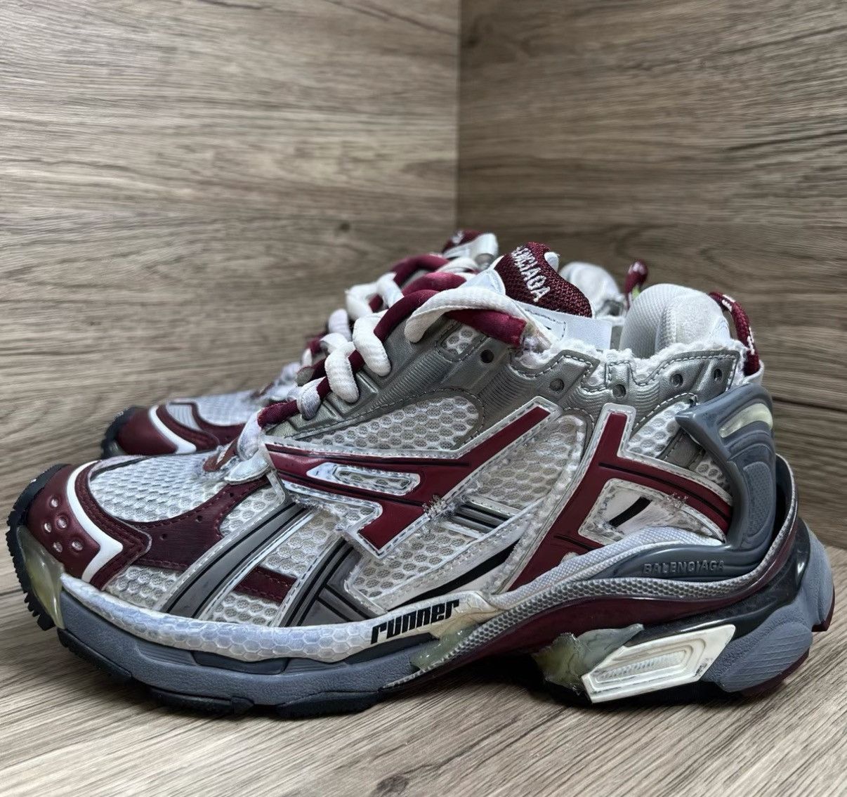 Balenciaga Balenciaga Runner White & Red Vintage Sneakers J41 Size US 6 / IT 36 - 1 Thumbnail