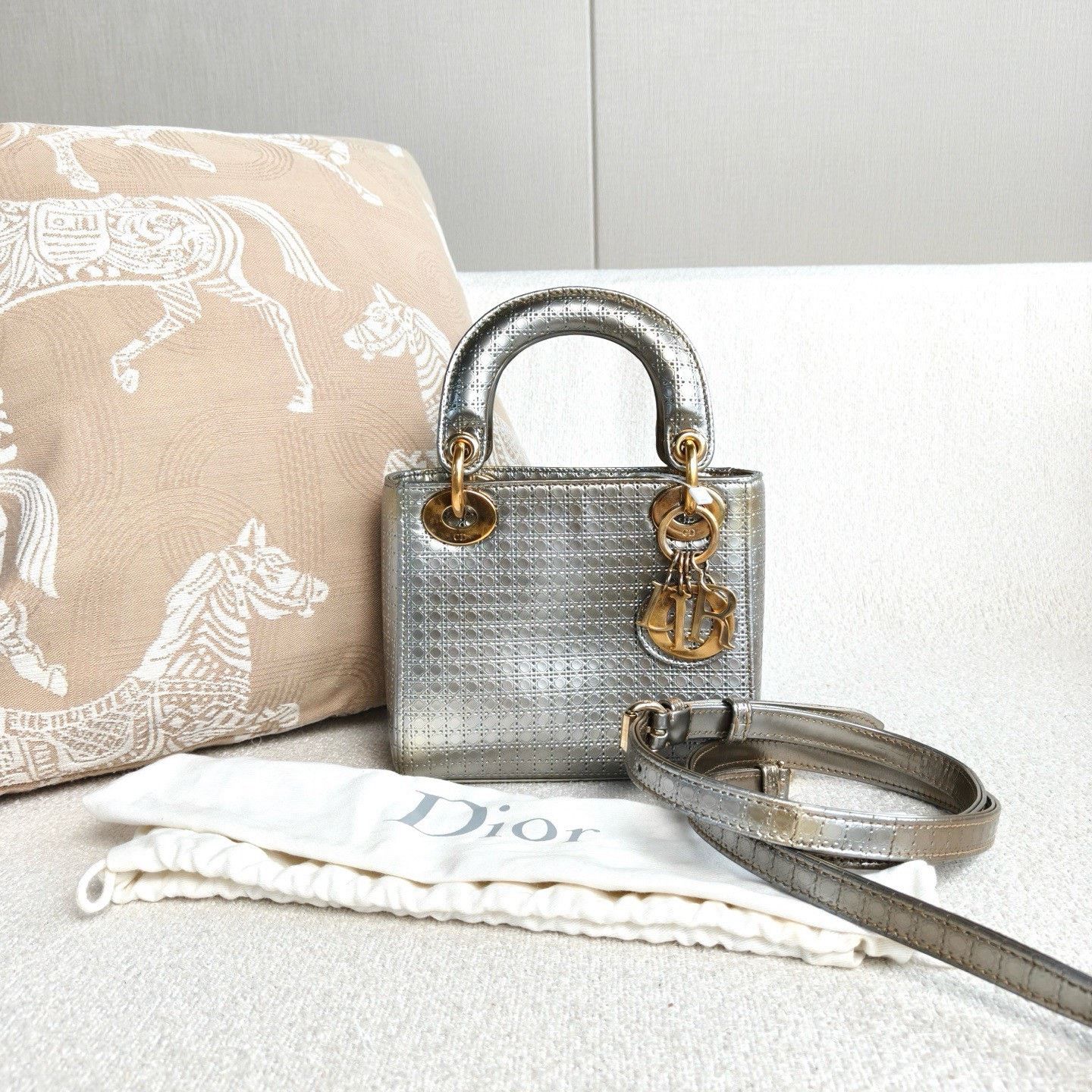 Dior Pre-loved Bag Very good condition Size ONE SIZE - 1 Thumbnail