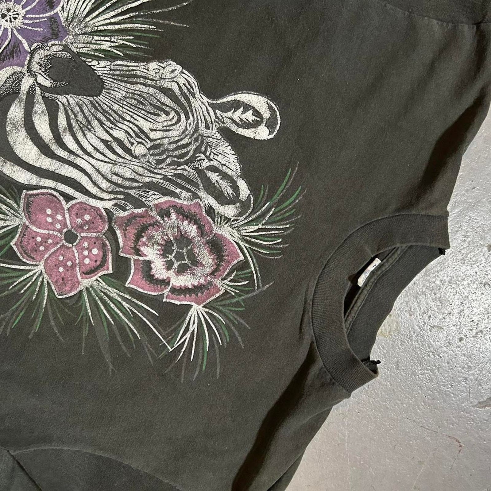 Fruit Of The Loom 90s fruit of the loom zebra shirt. Size US XL / EU 56 / 4 - 3 Thumbnail