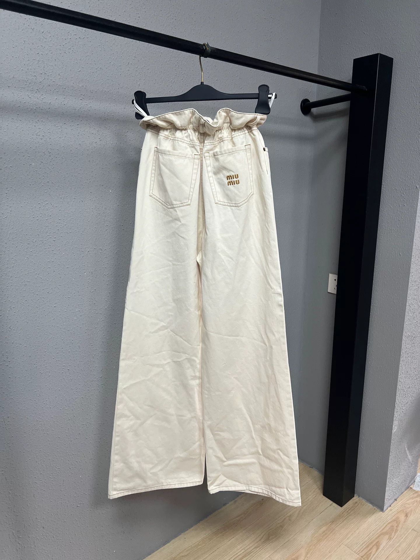Miu Miu cream flower bud denim trousers Size 25" / US 0 / IT 36 - 1 Thumbnail