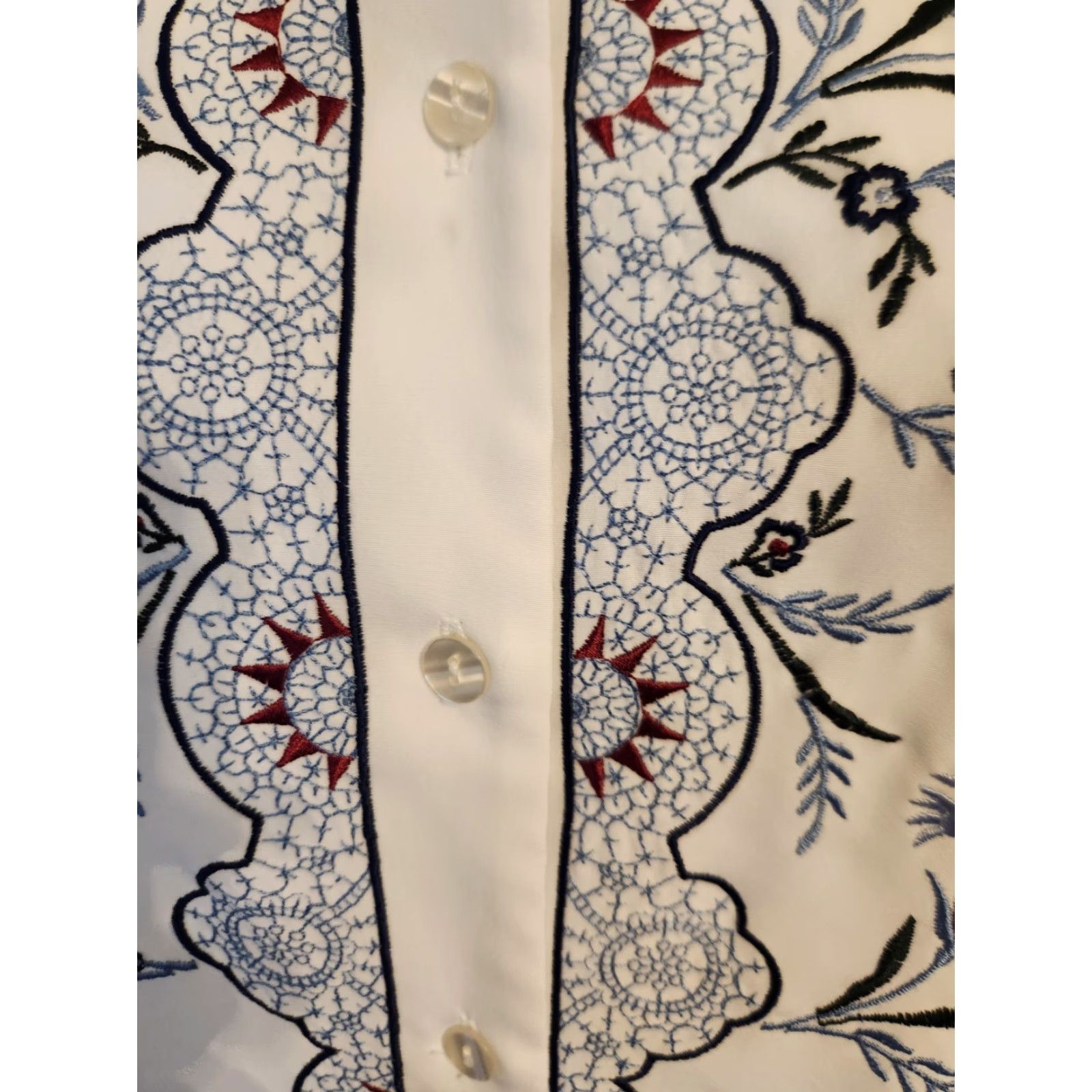 Vintage VINTAGE Laura Scott White Embroidered Floral Trim Button Front Top Boho 22W Plus Womens Blouse Shirt Size 3XL / US 20-22 - 2 Thumbnail